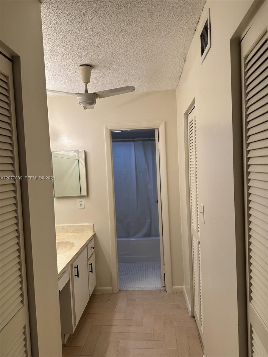 6061 N Falls Cir Dr # 106 — Photo 2