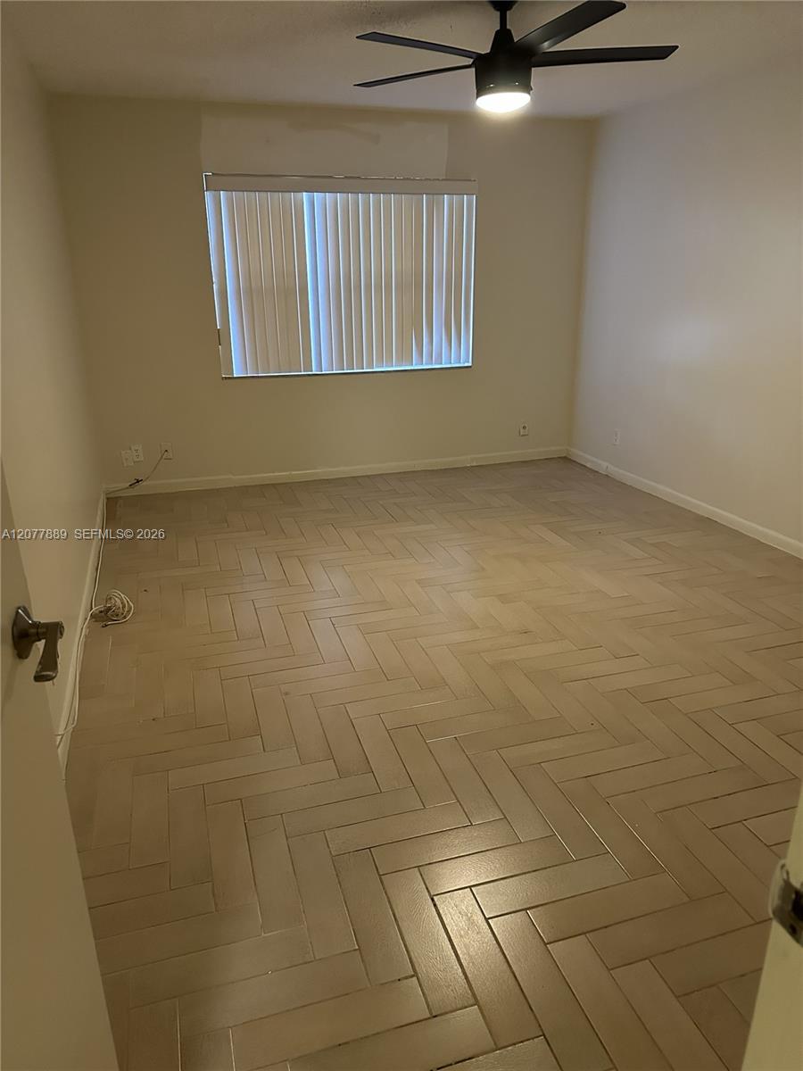 6061 N Falls Cir Dr # 106 — Photo 4