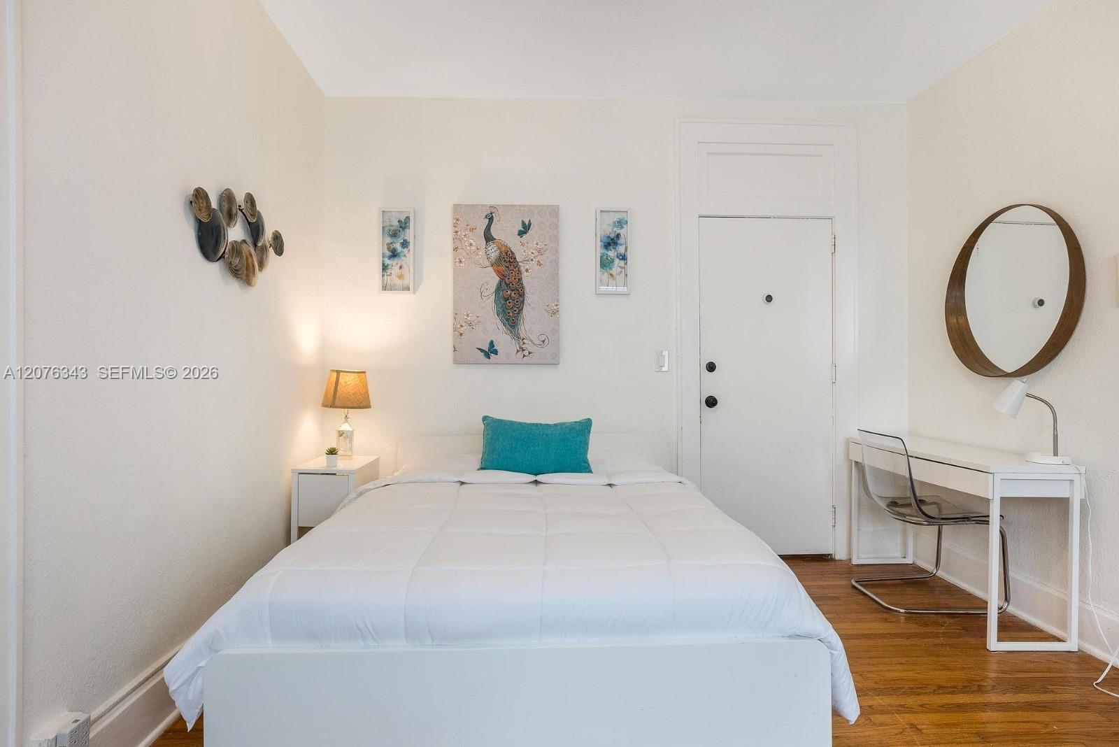 124 Mendoza Ave # 4, Coral Gables FL 33134