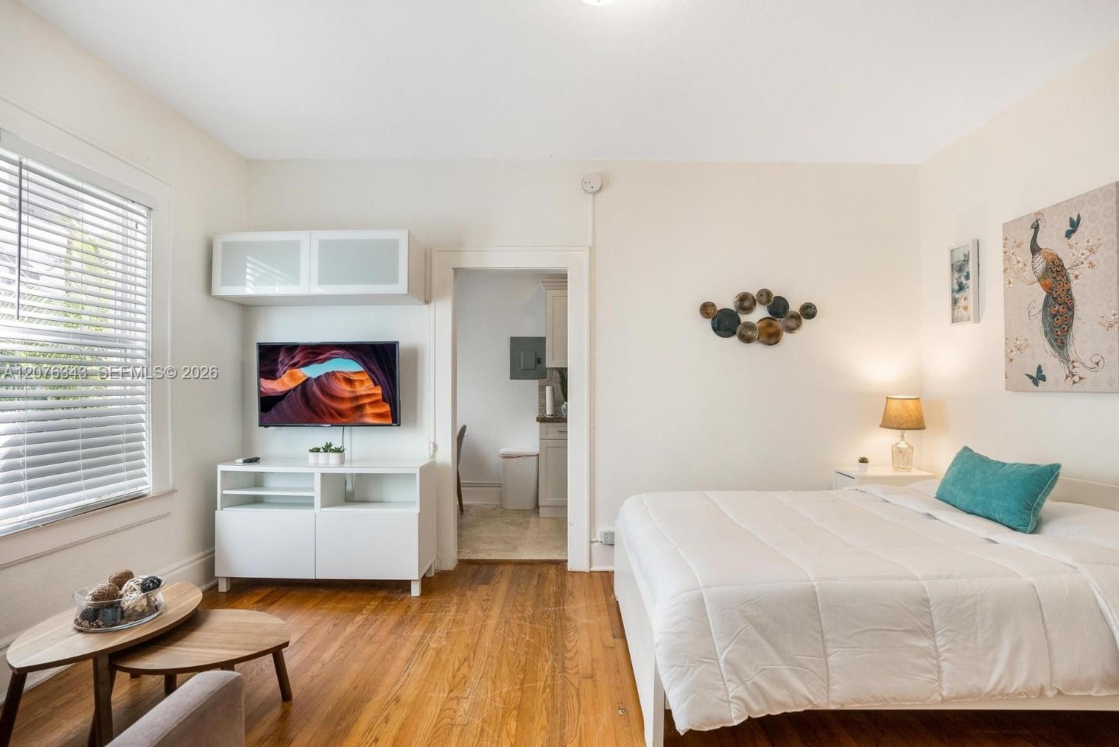 124 Mendoza Ave # 4 — Photo 2