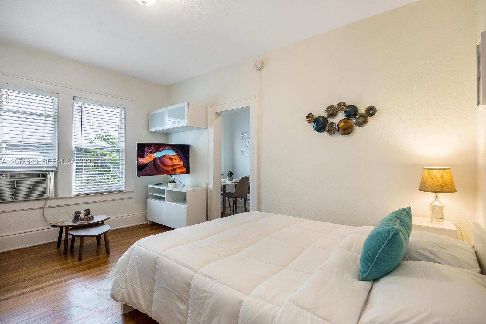 124 Mendoza Ave # 4 — Photo 3