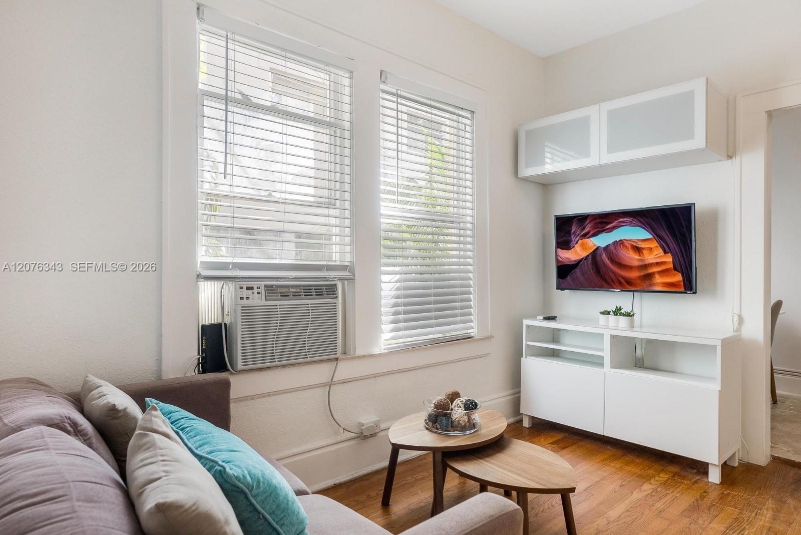 124 Mendoza Ave # 4 — Photo 5