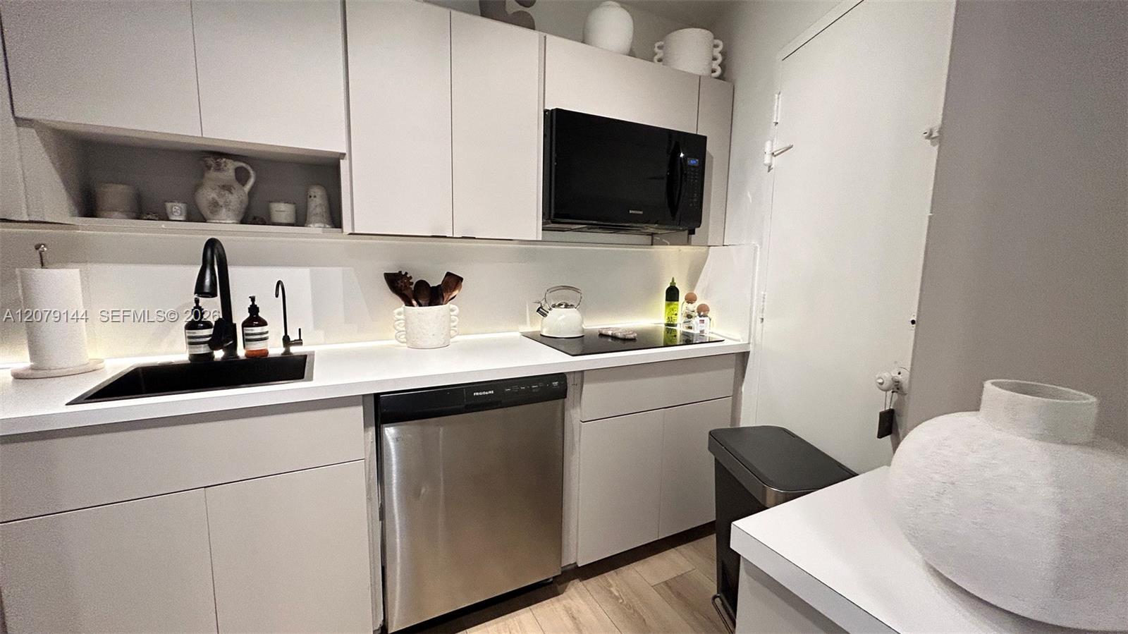 2899 Collins Ave # 1714 — Photo 2