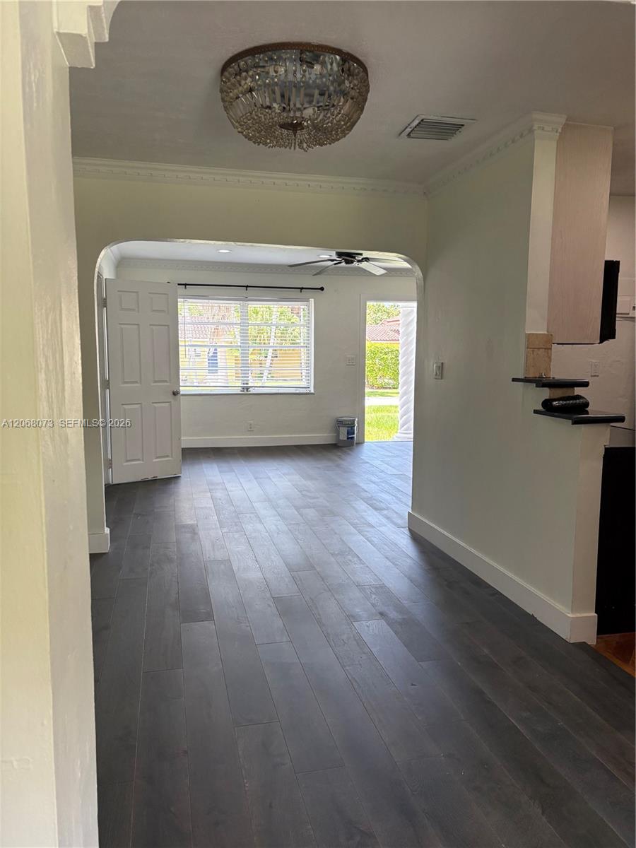1422 Wiley St — Photo 3