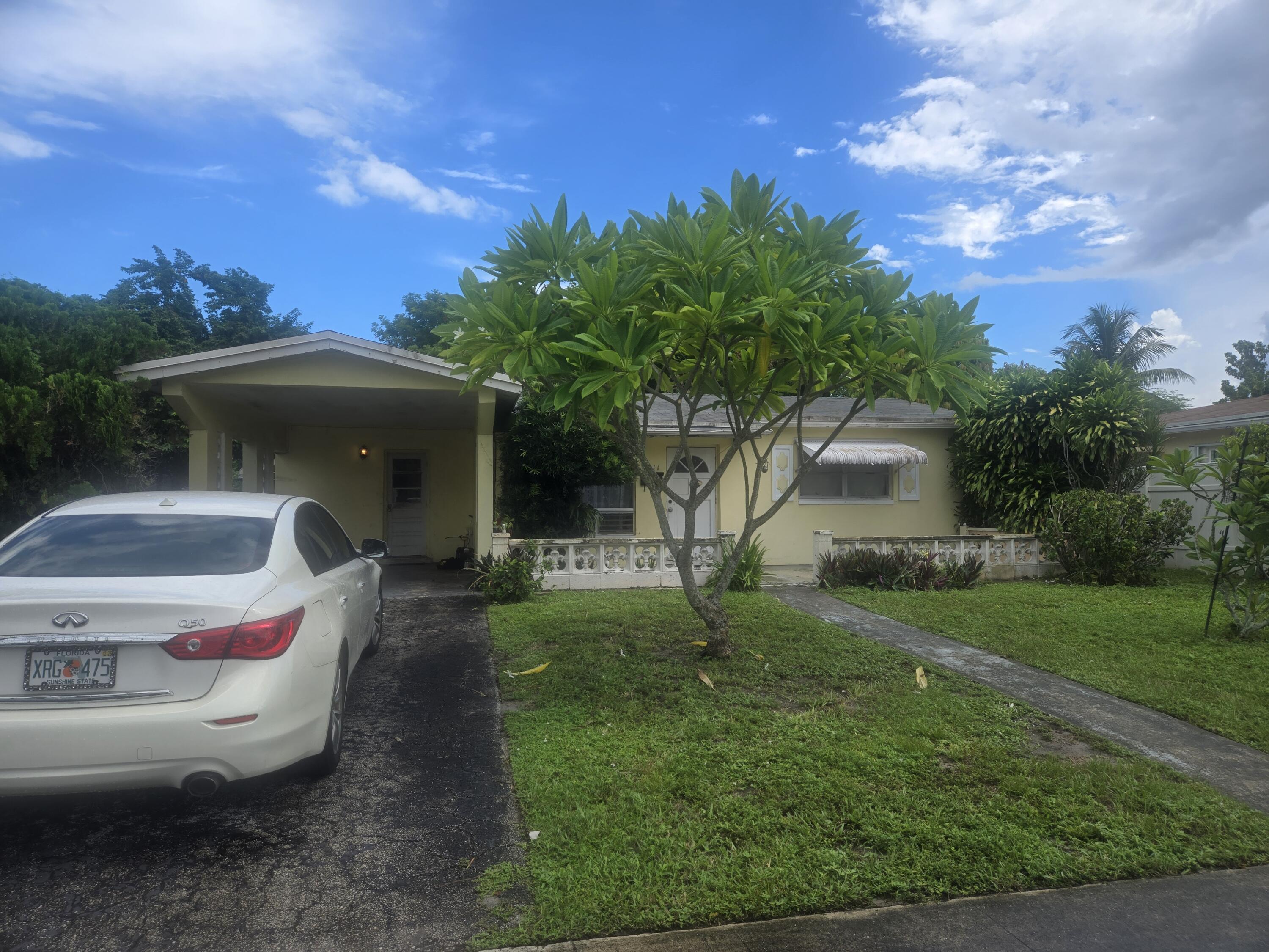 4211 NW 43RD Street — Photo 2