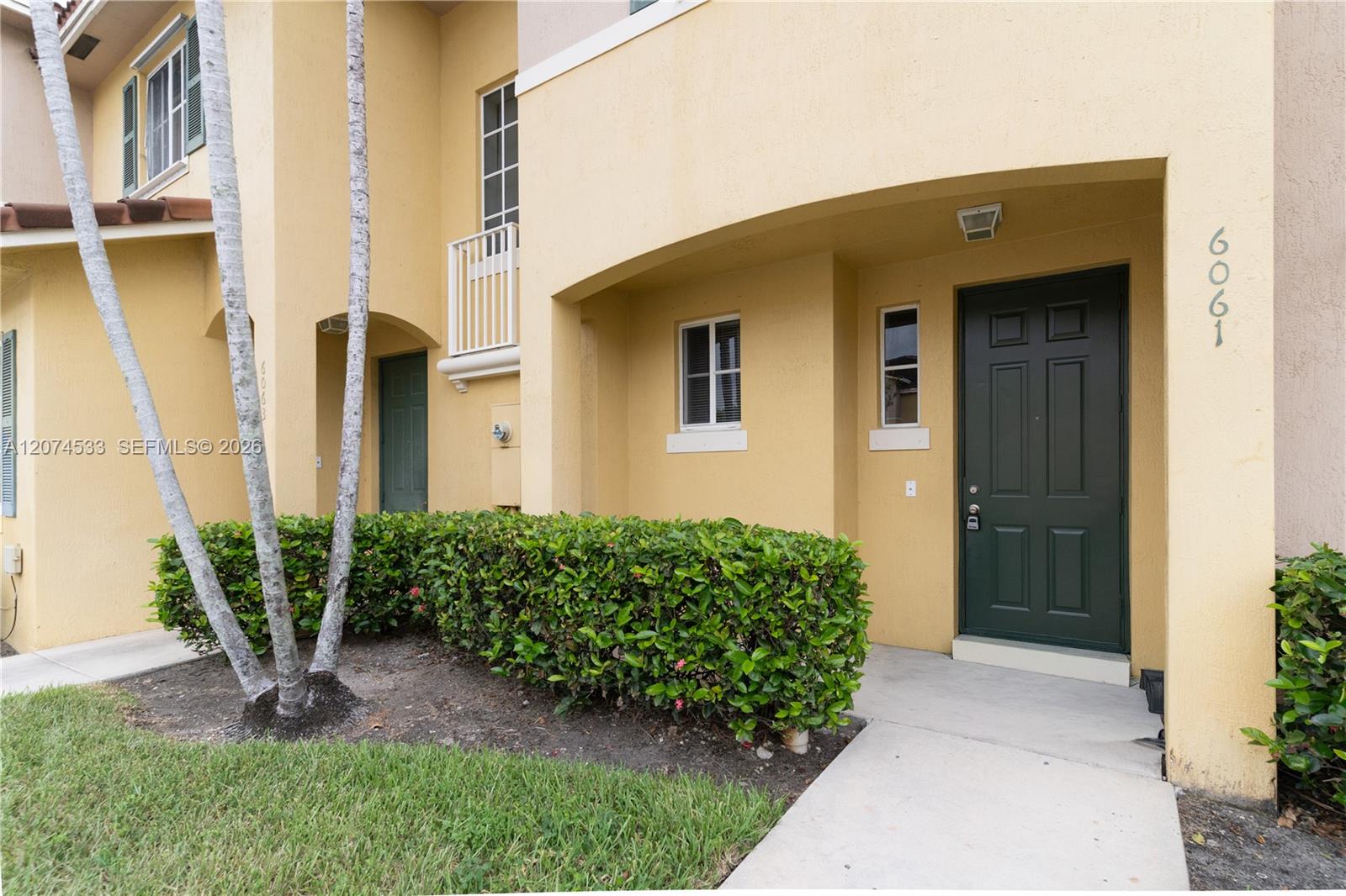 6061 SW 19th Ct — Photo 2