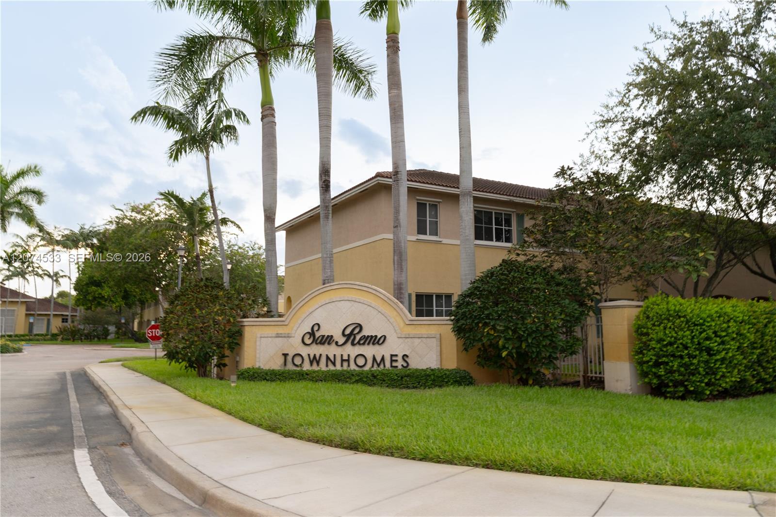 6061 SW 19th Ct — Photo 3