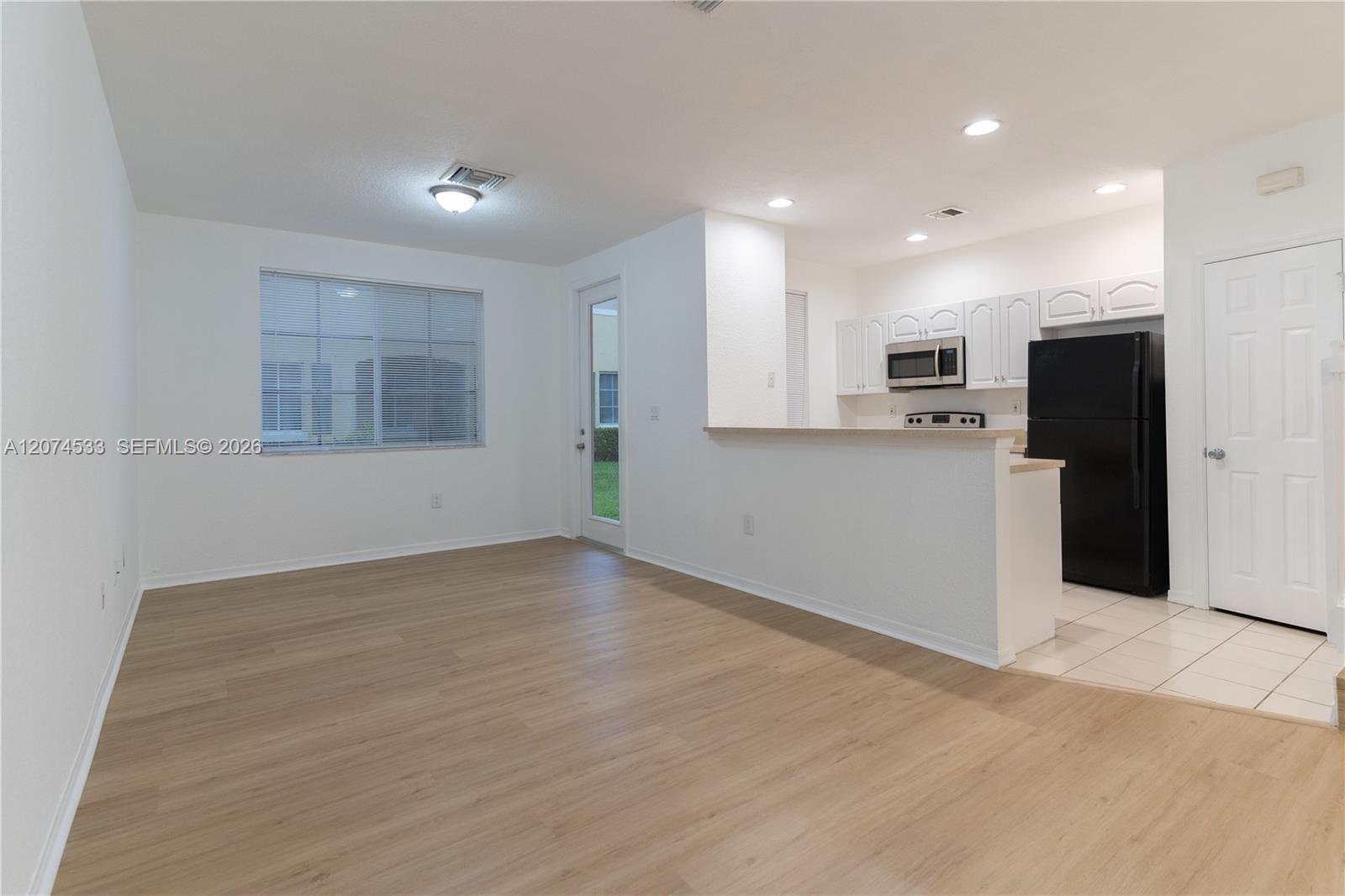 6061 SW 19th Ct — Photo 4