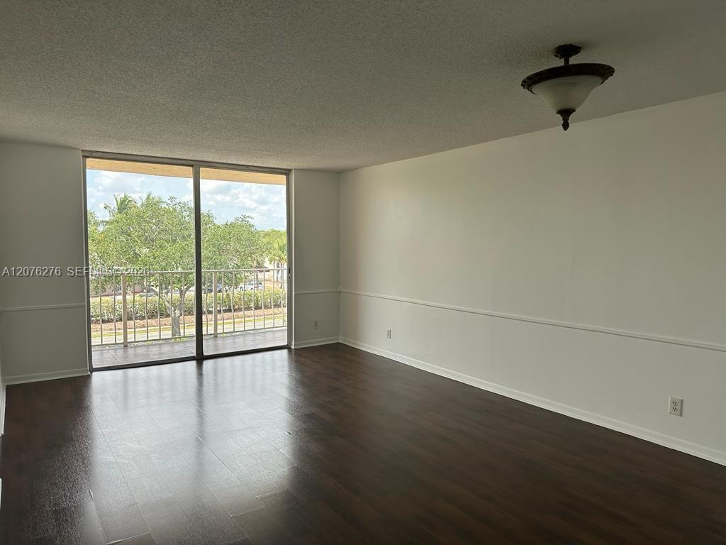 500 Executive Center Dr # 3A — Photo 3