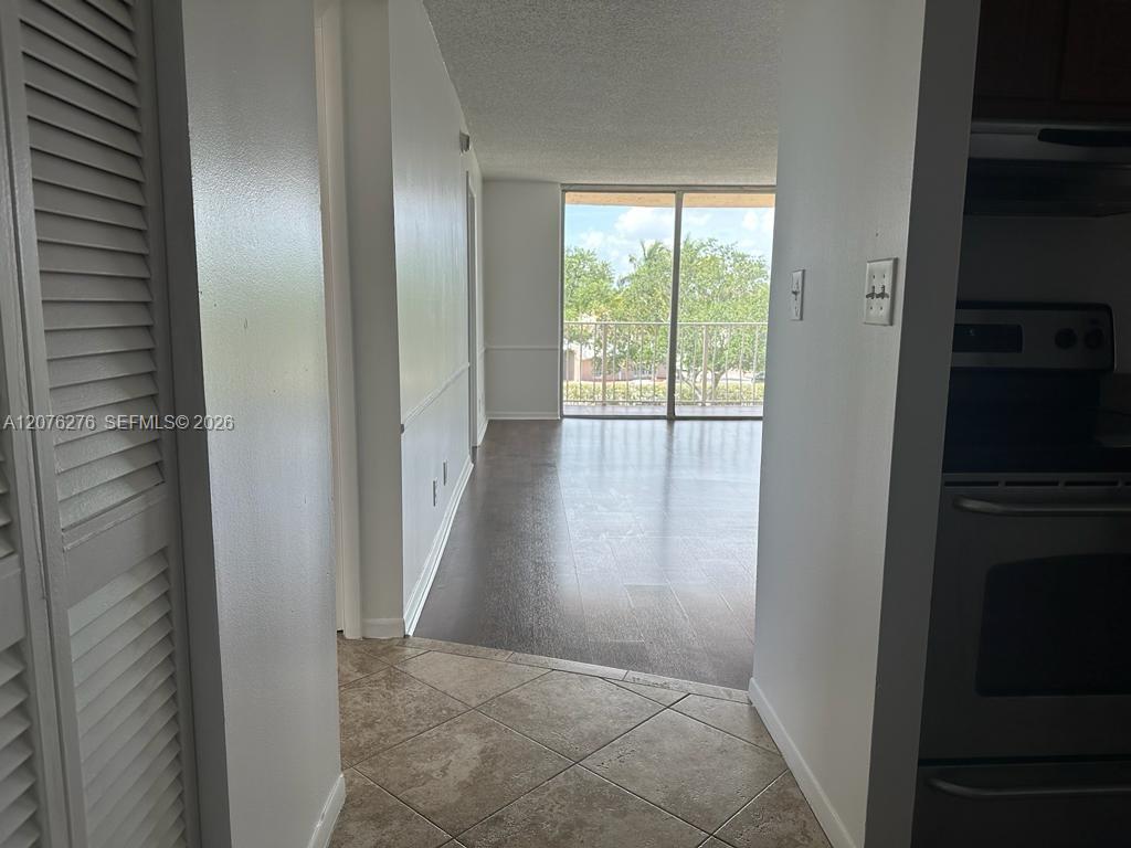 500 Executive Center Dr # 3A — Photo 4