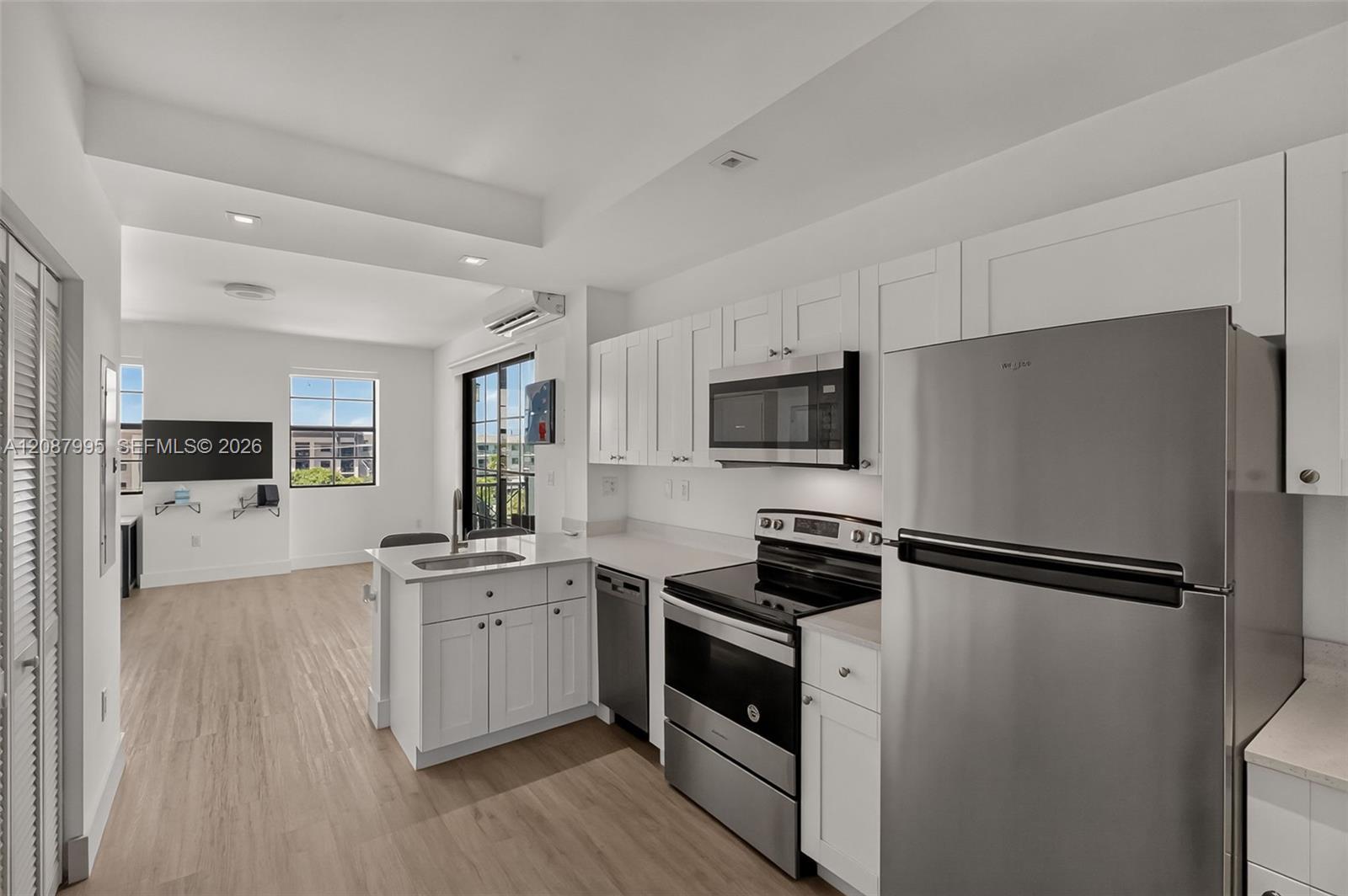 4100 SW 64th Ave # 408 — Photo 2
