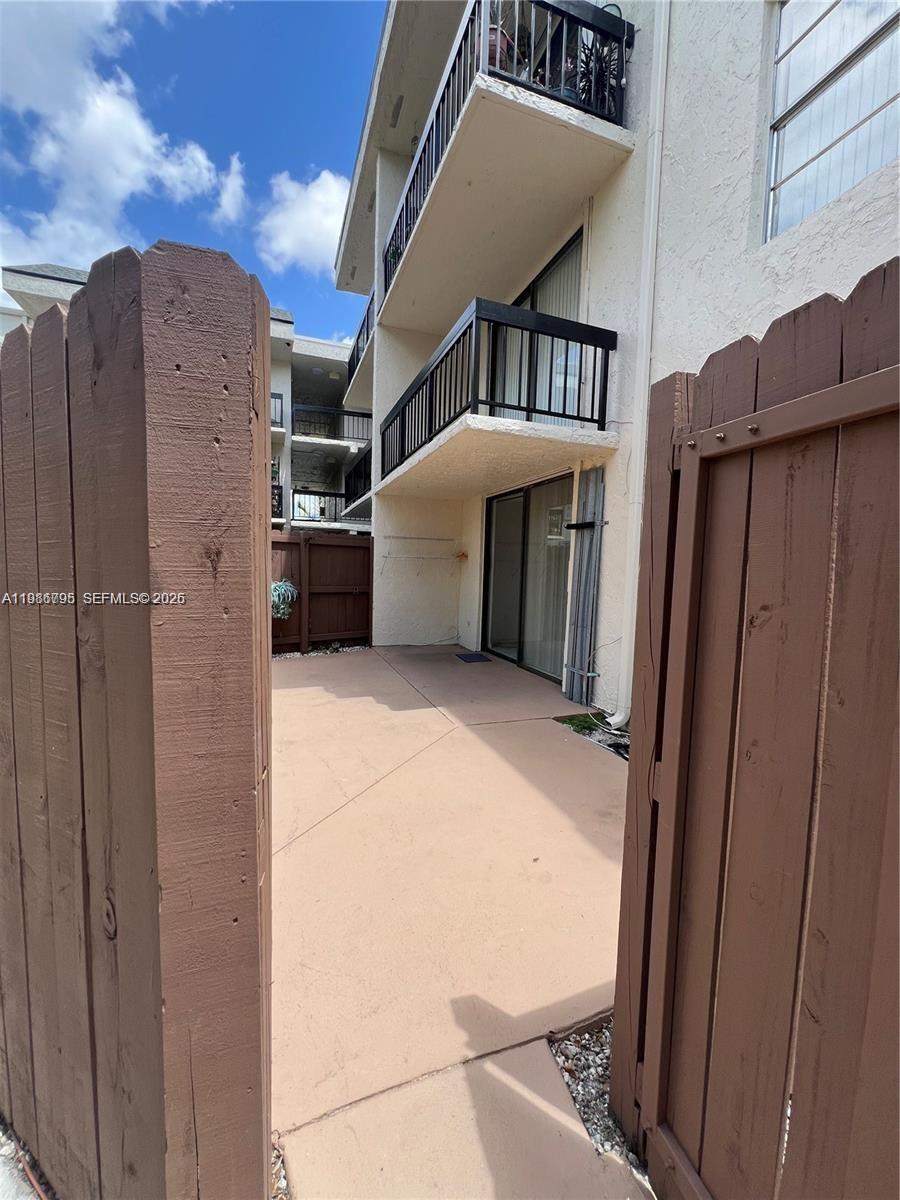 8307 SW 142nd Ave # F105 — Photo 2