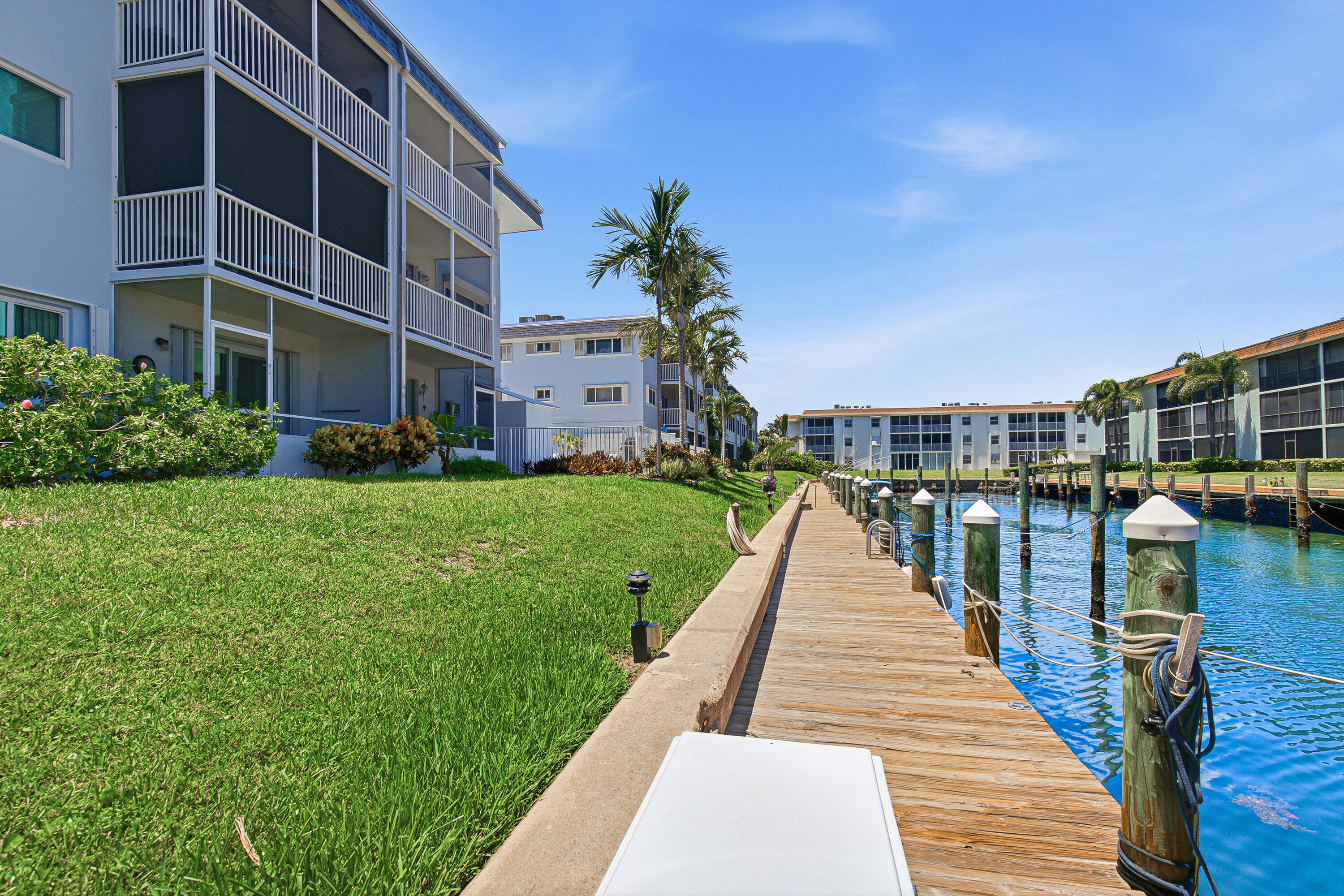 111 Doolen Court # 110, North Palm Beach FL 33408