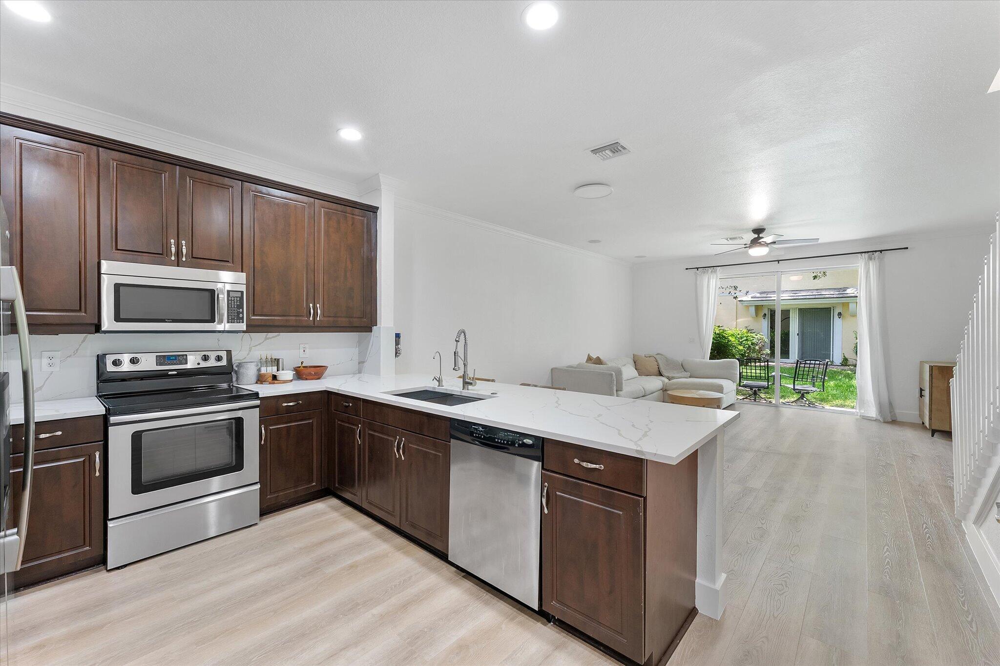 7783 DEERCREEK Court — Photo 2