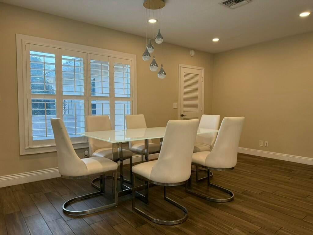 5777 WIND DRIFT Lane — Photo 3