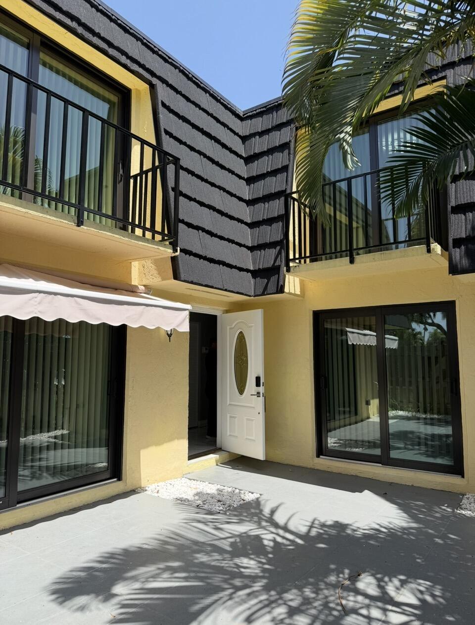 232 WOODLAND Road, Palm Springs FL 33461