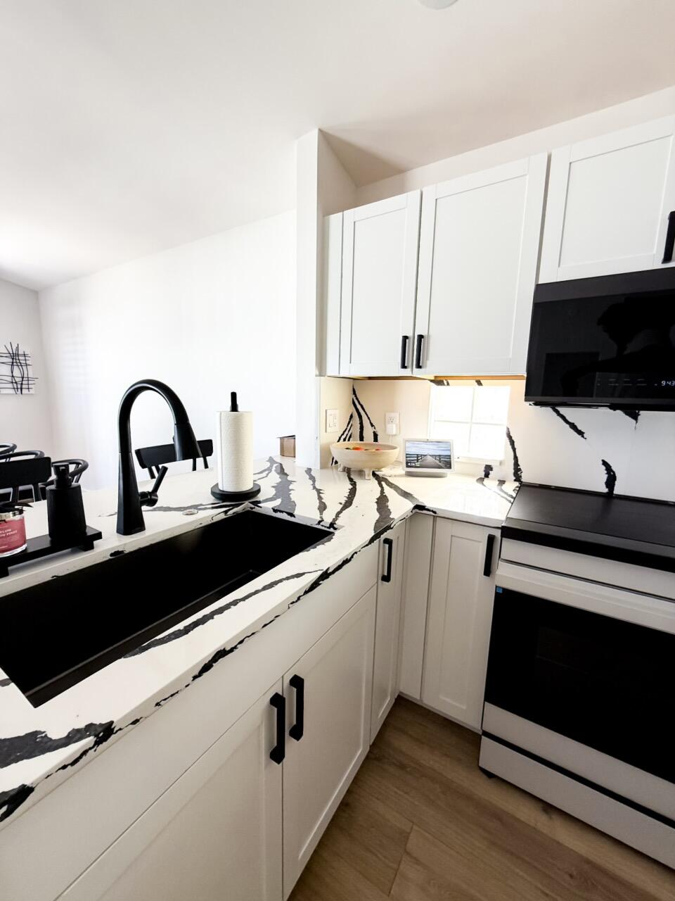 7895 Manor Forest Boulevard — Photo 5