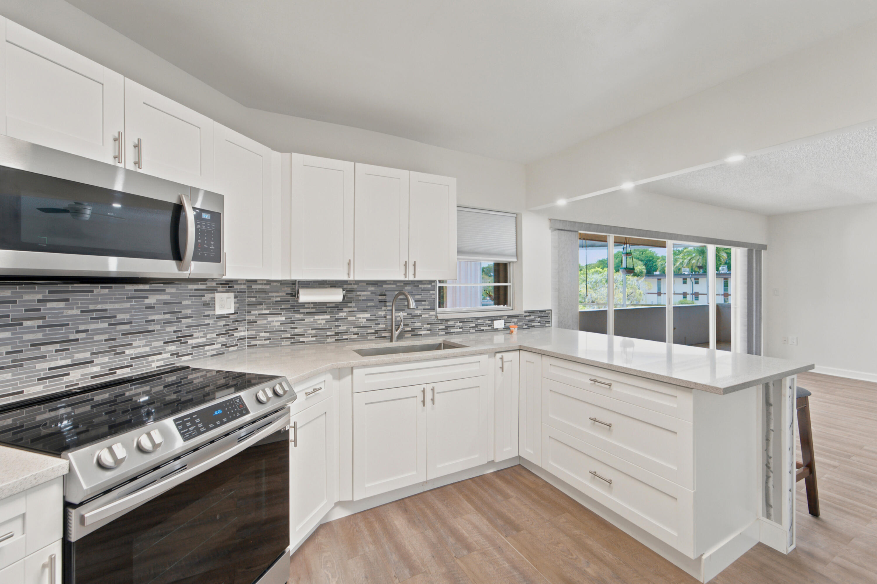4 GREENWAY Village N # 203, Royal Palm Beach FL 33411