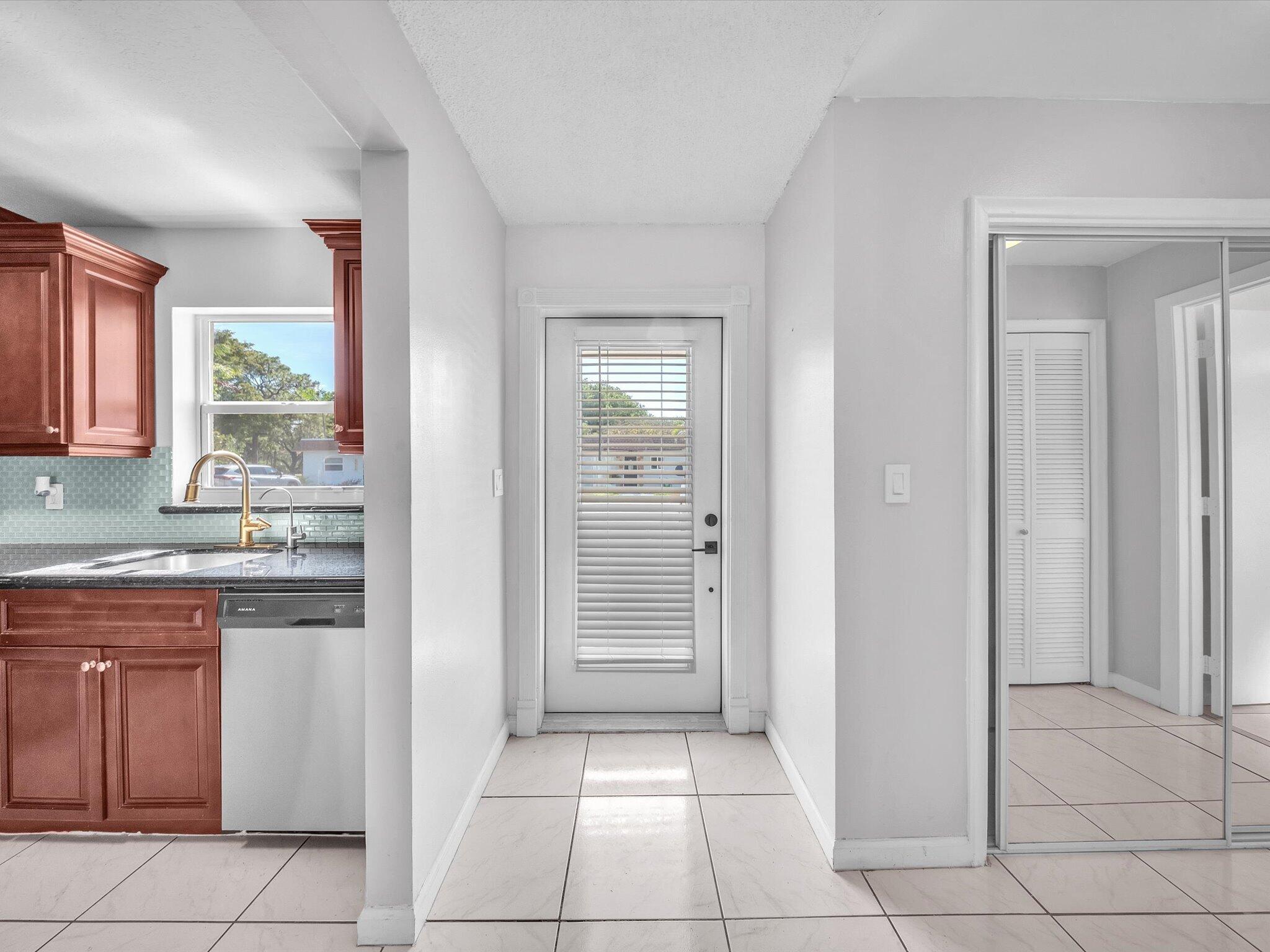 417 SW Natura Avenue # B — Photo 2
