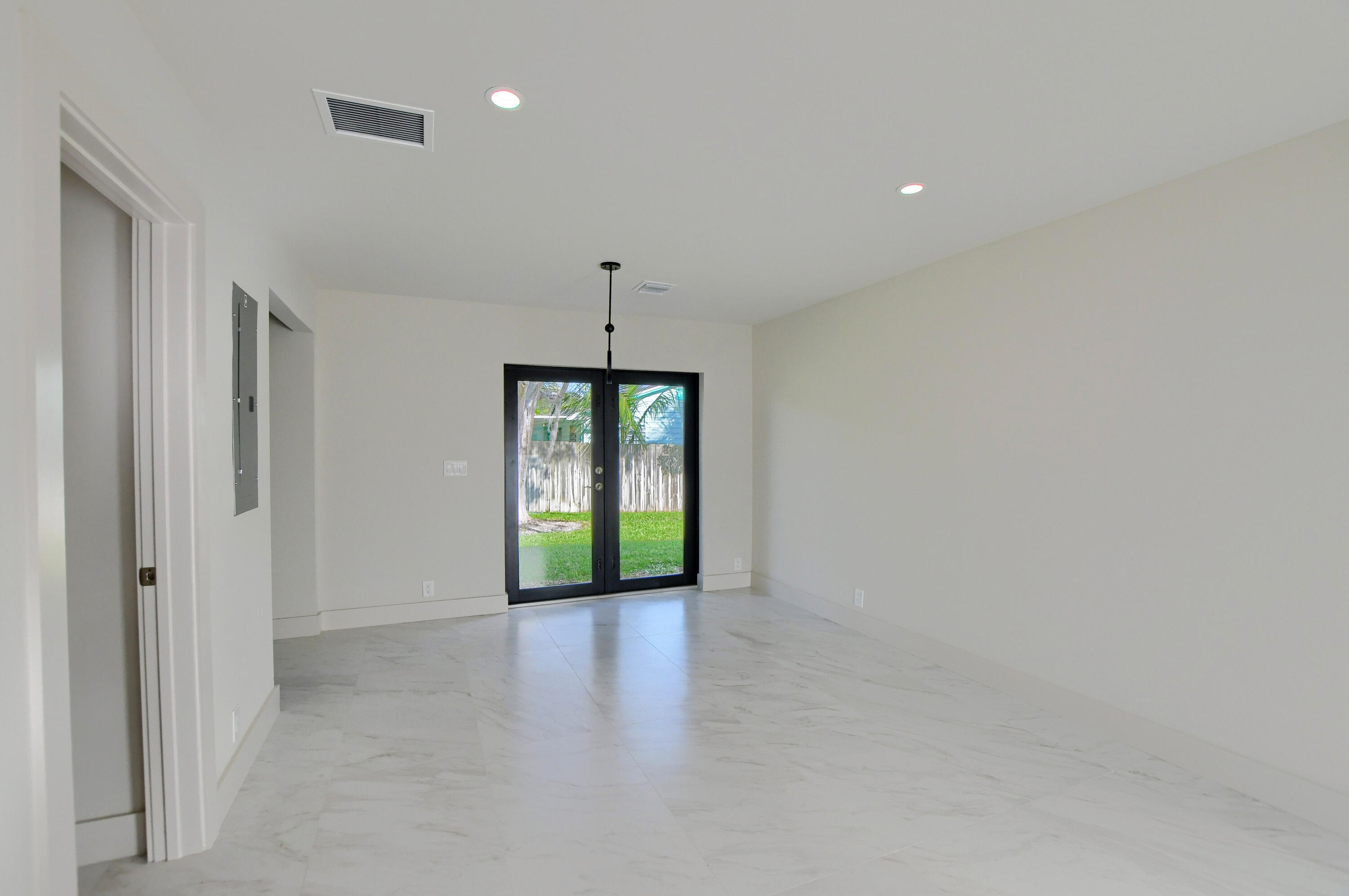 2503 OCEANVIEW Avenue # C — Photo 3