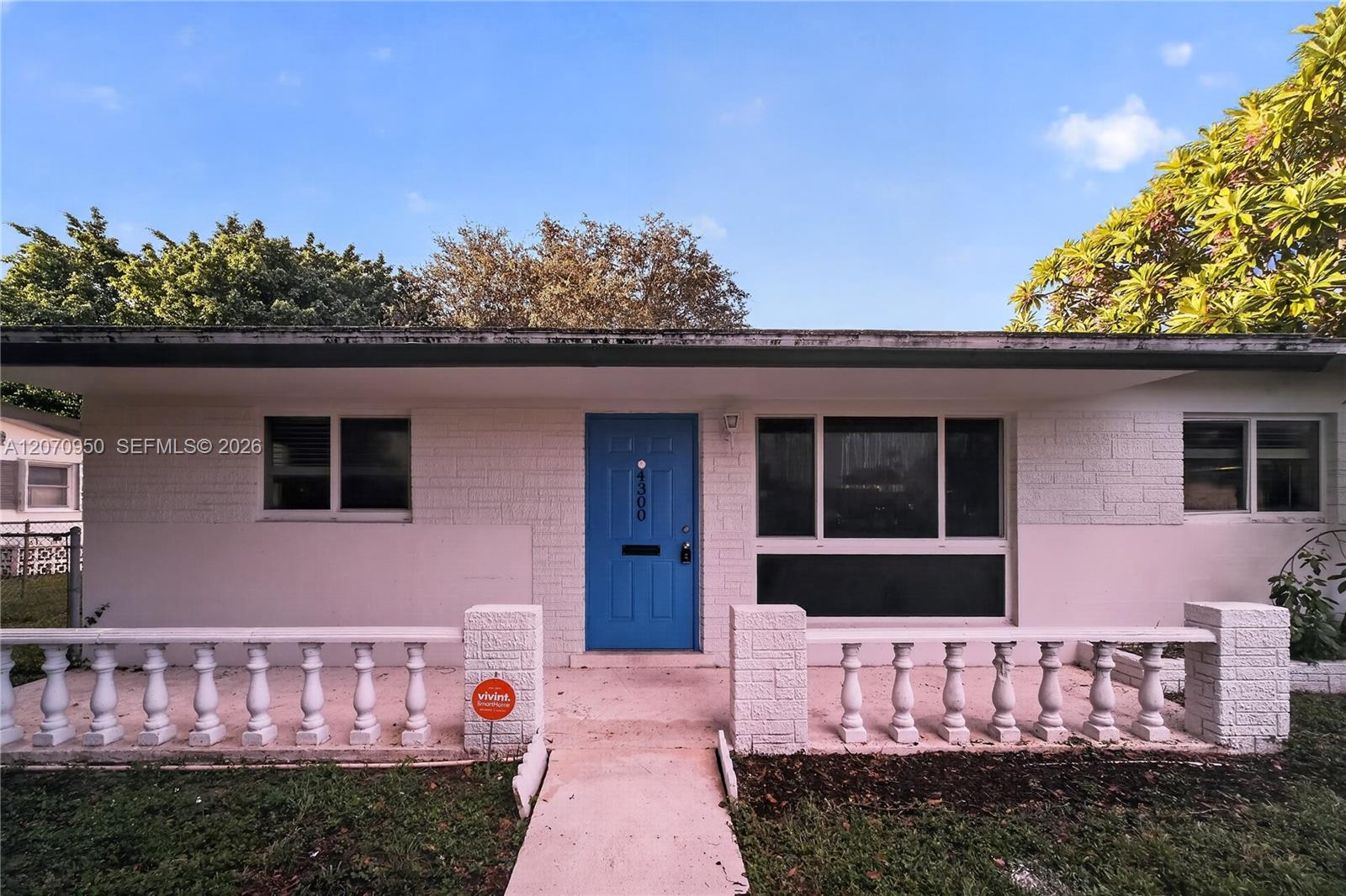 4300 Harrison St — Photo 4