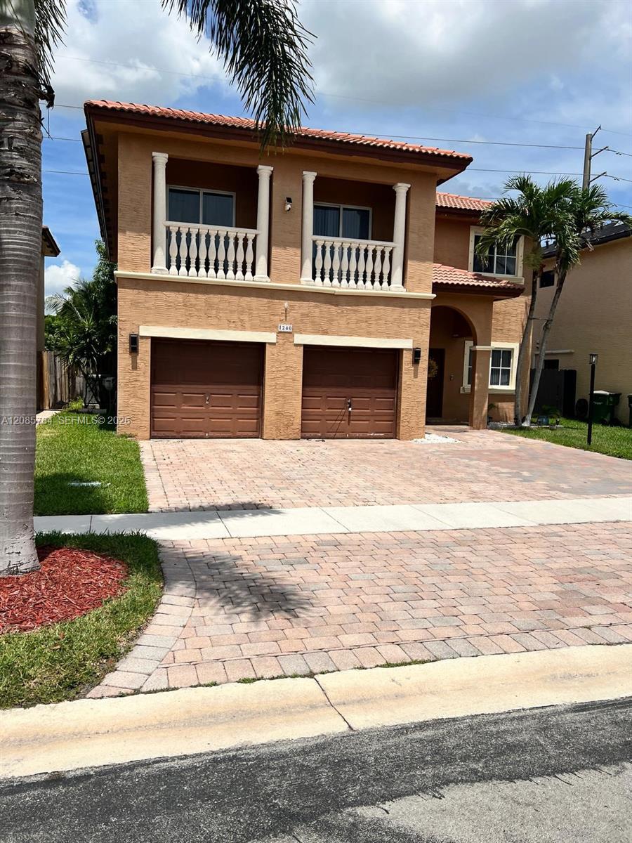 1240 NE 41st Pl — Photo 3