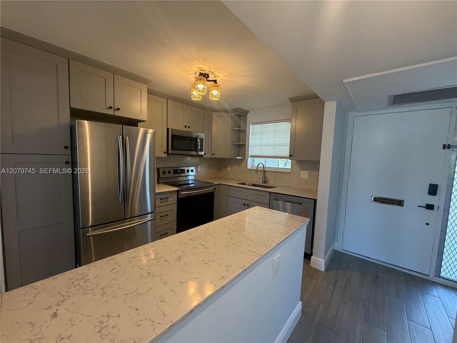 769 Jeffery St # 205 — Photo 2