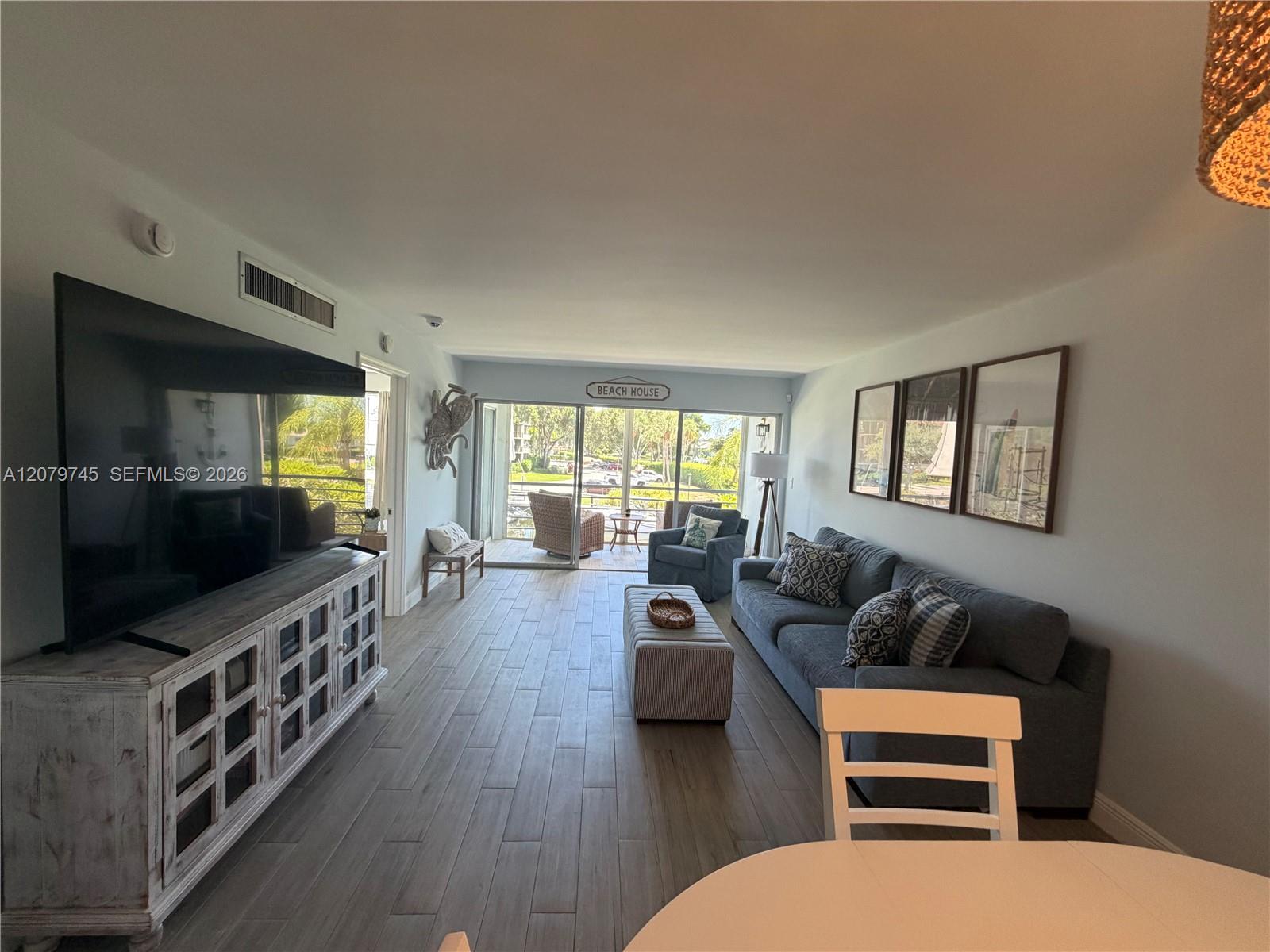 769 Jeffery St # 205 — Photo 3