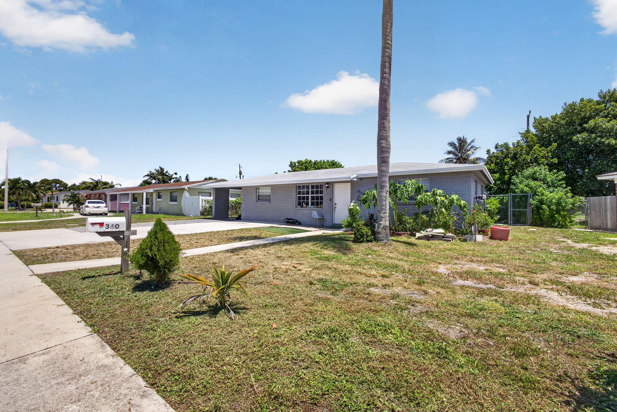 3408 Avenue H W — Photo 2
