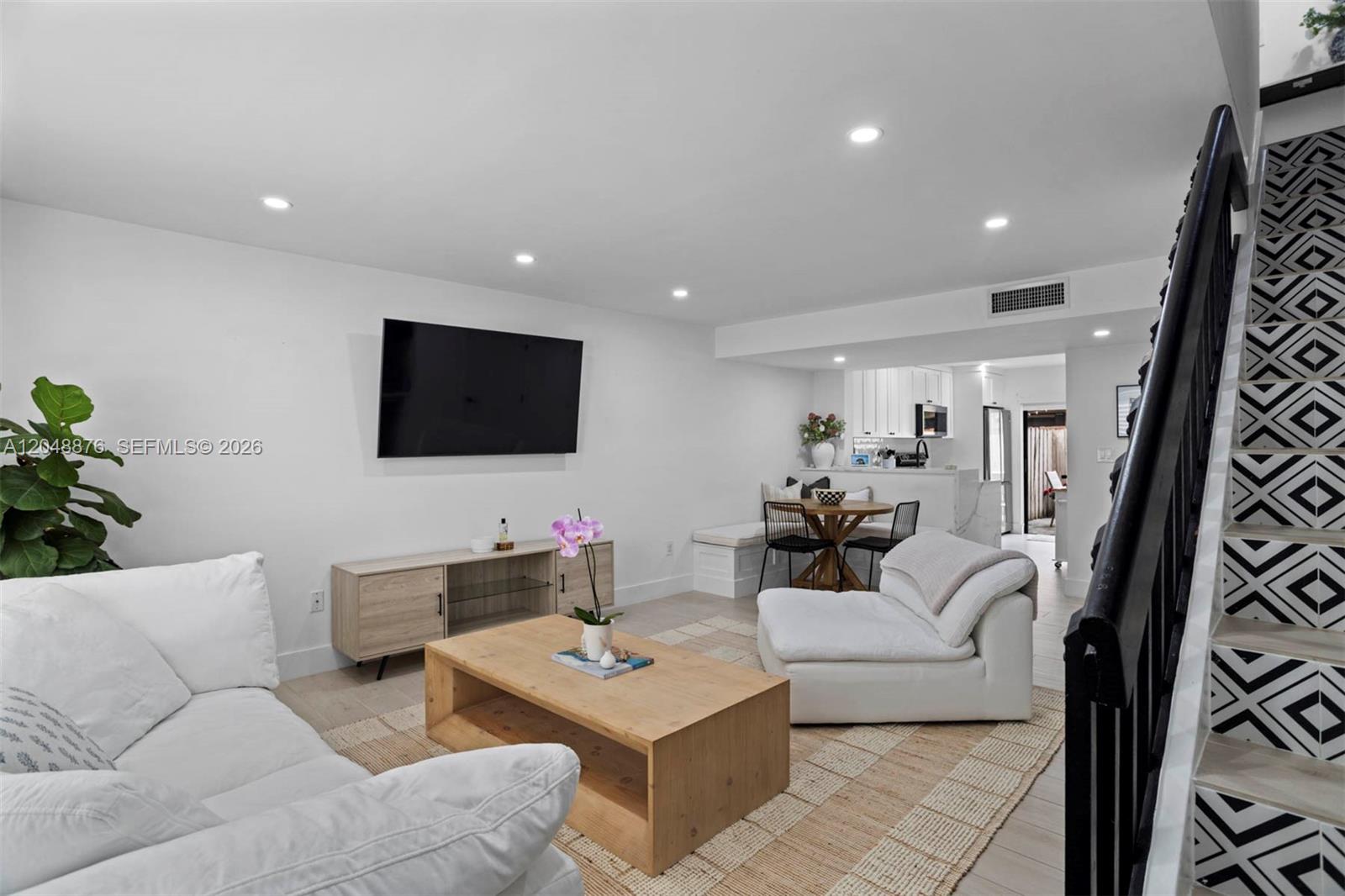 10211 SW 77th Ct — Photo 4