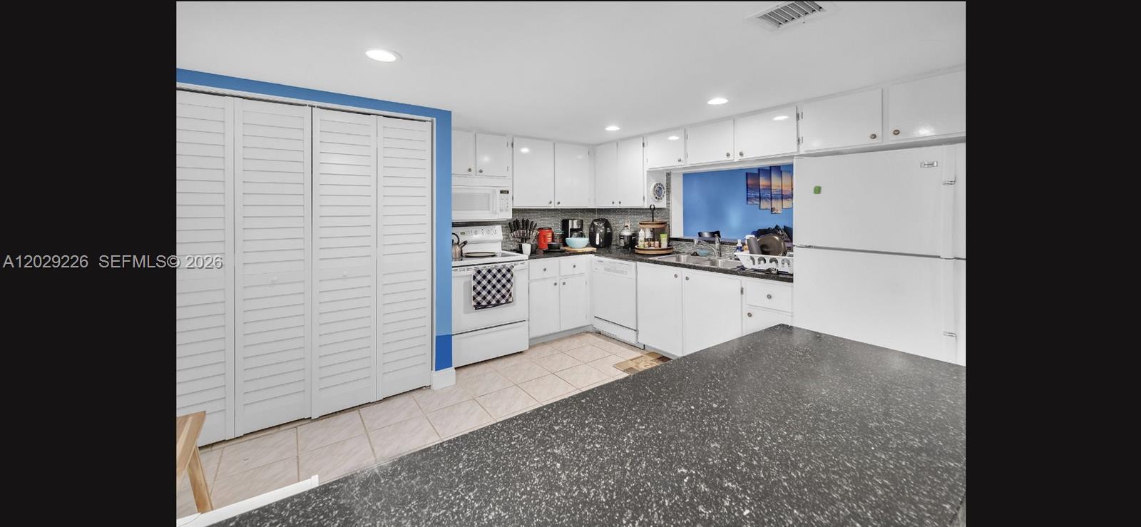 9427 NW 42nd St, Sunrise FL 33351
