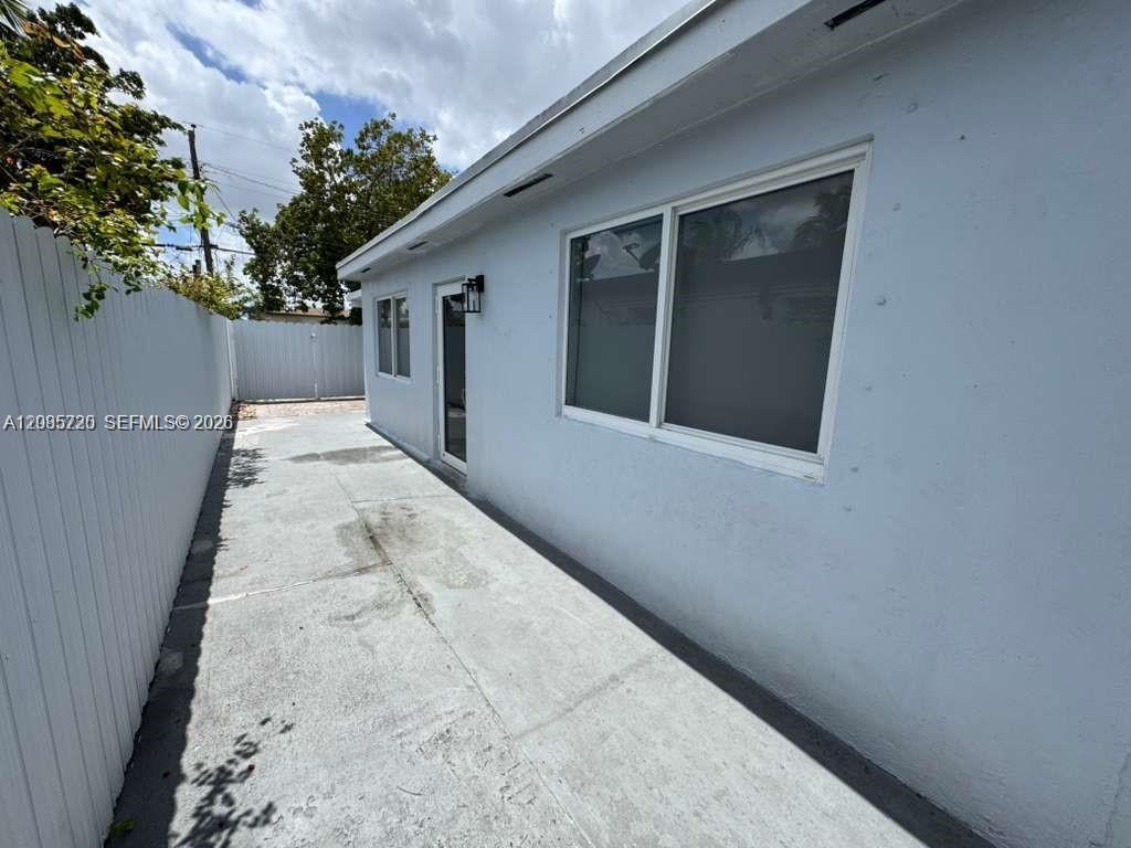 230 E 56th St # A — Photo 3