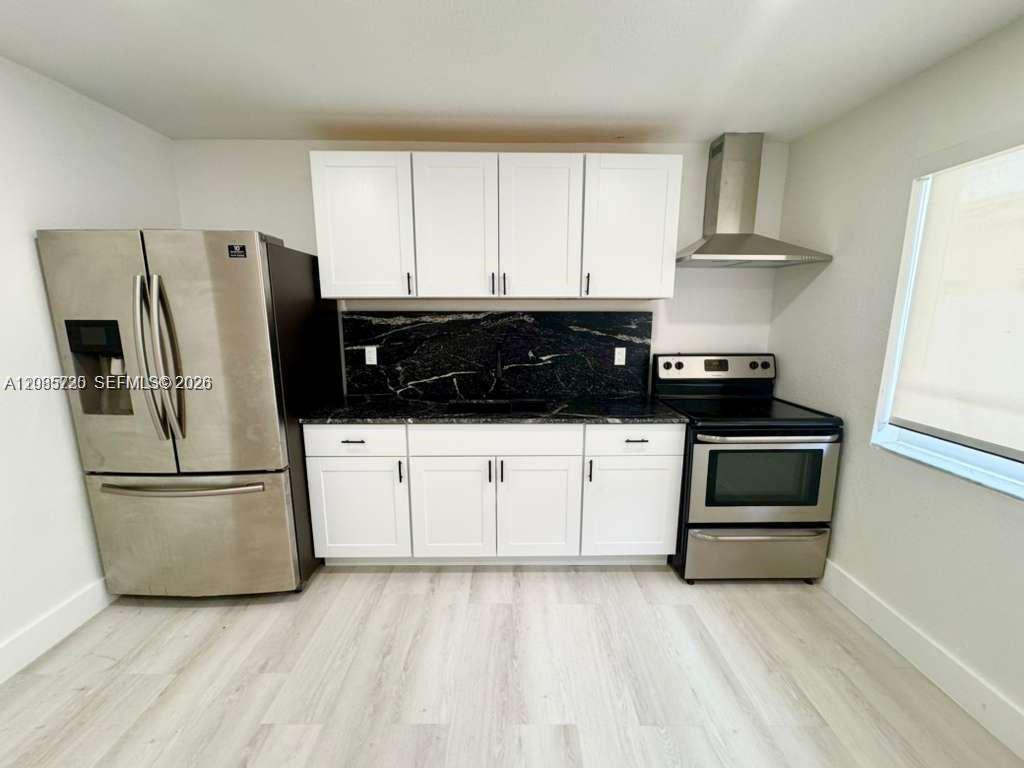 230 E 56th St # A — Photo 5