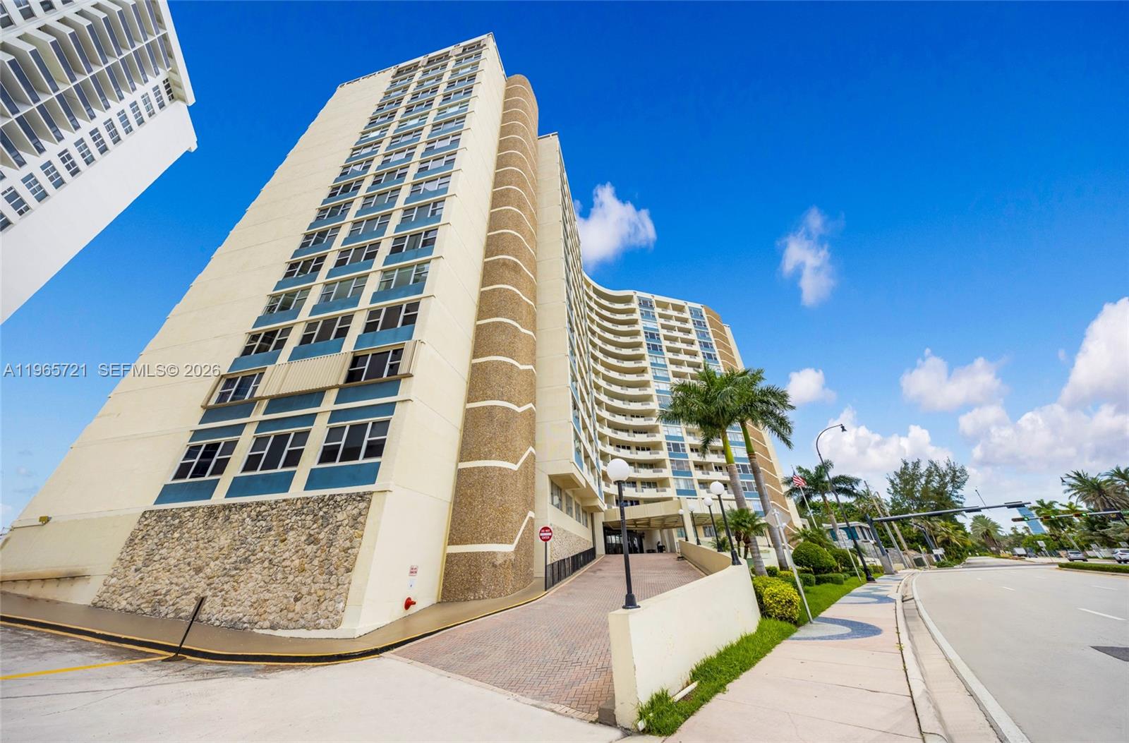 3180 S Ocean Dr # 607, Hallandale Beach FL 33009