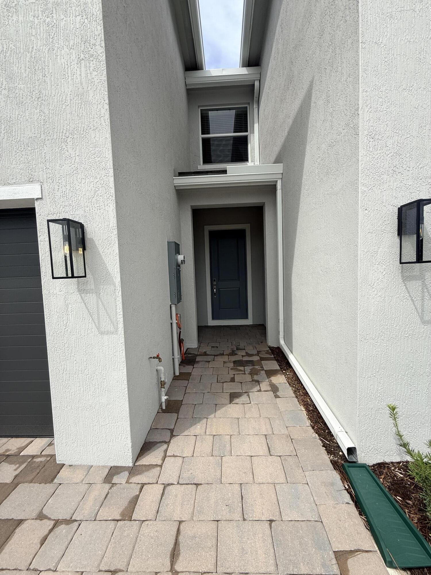 151 LAKESIDE LANDING COURT — Photo 2