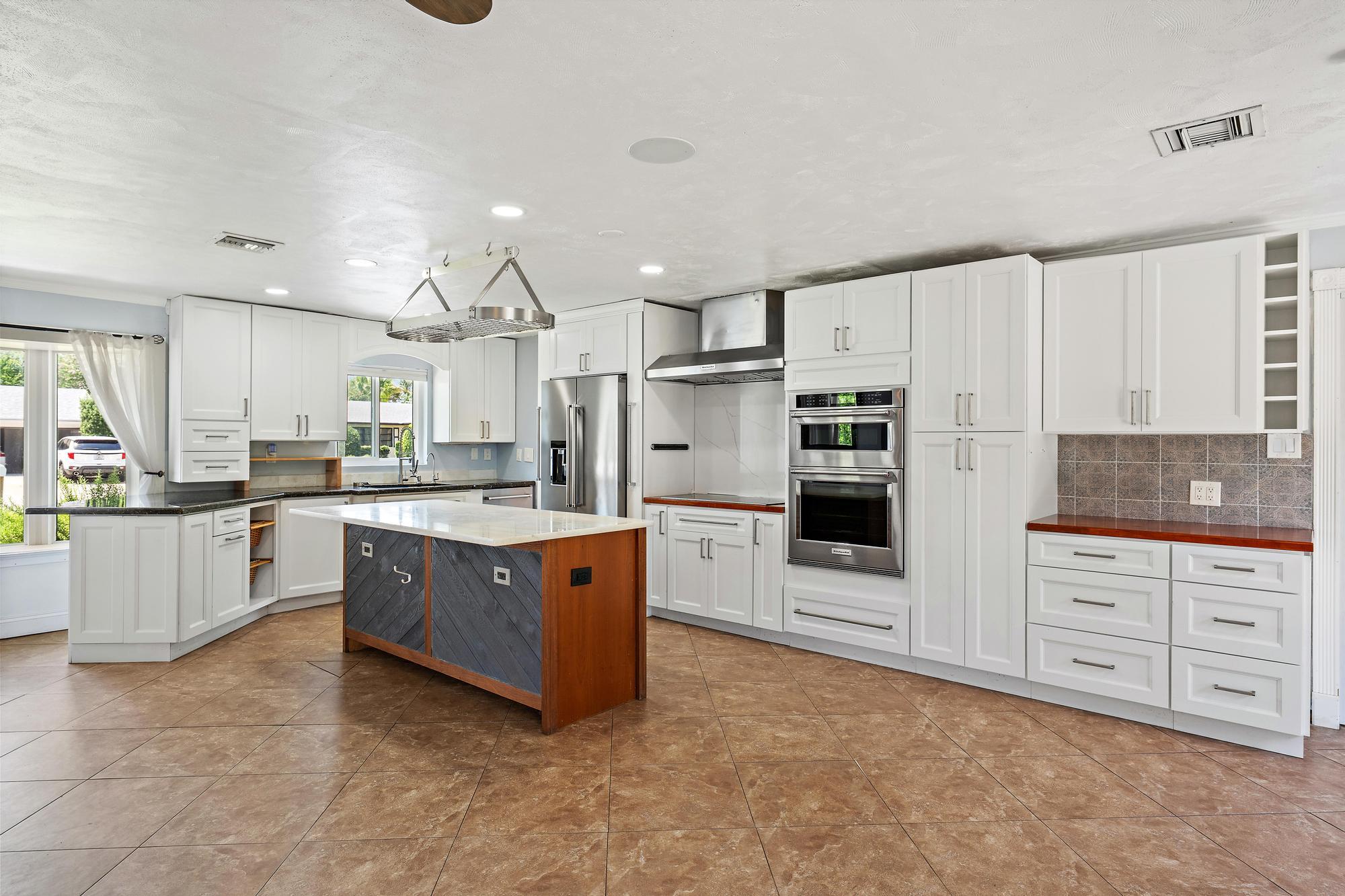 1 WINDSOR Road W — Photo 2