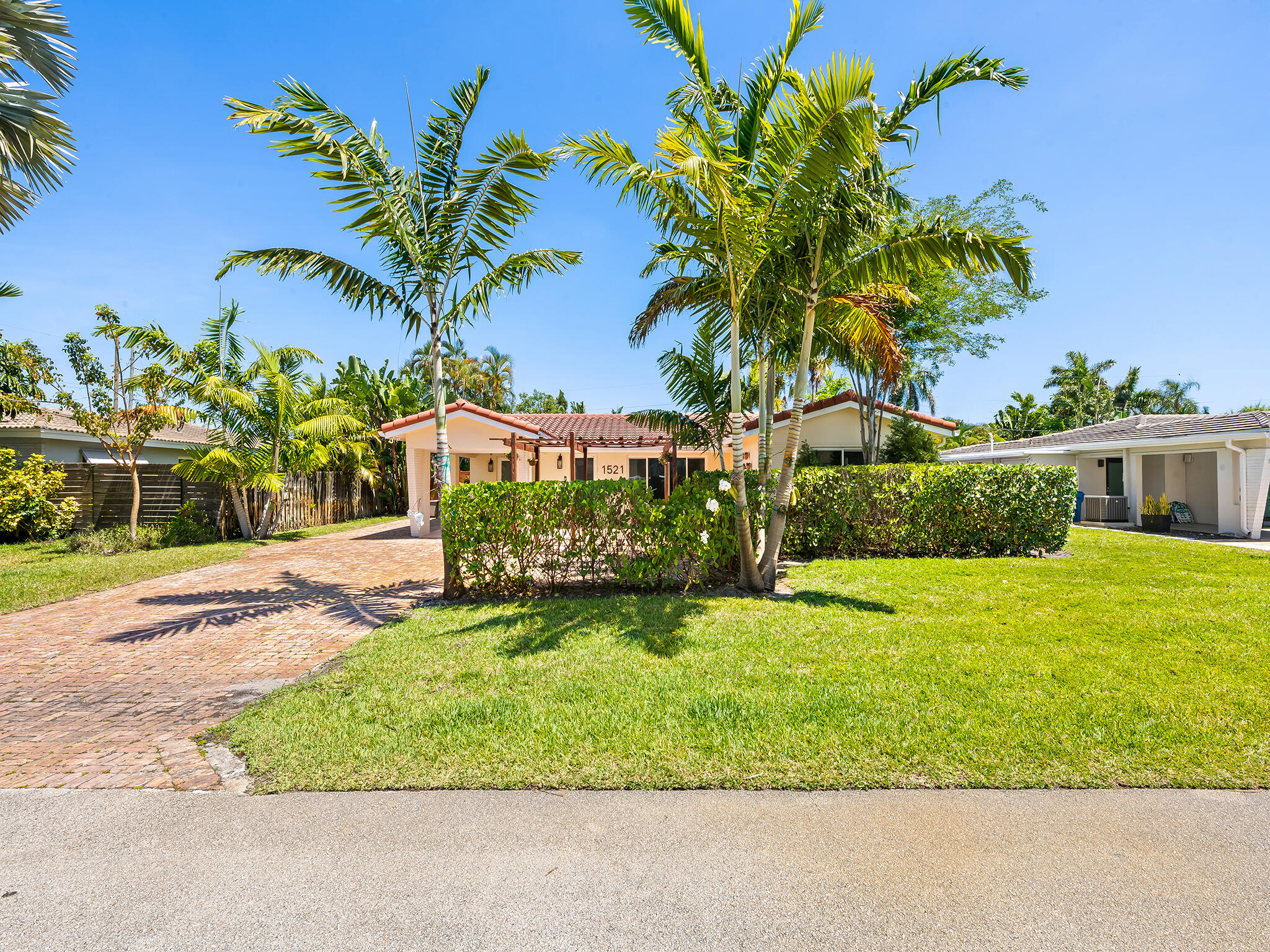1521 NE 40th Court, Oakland Park FL 33334