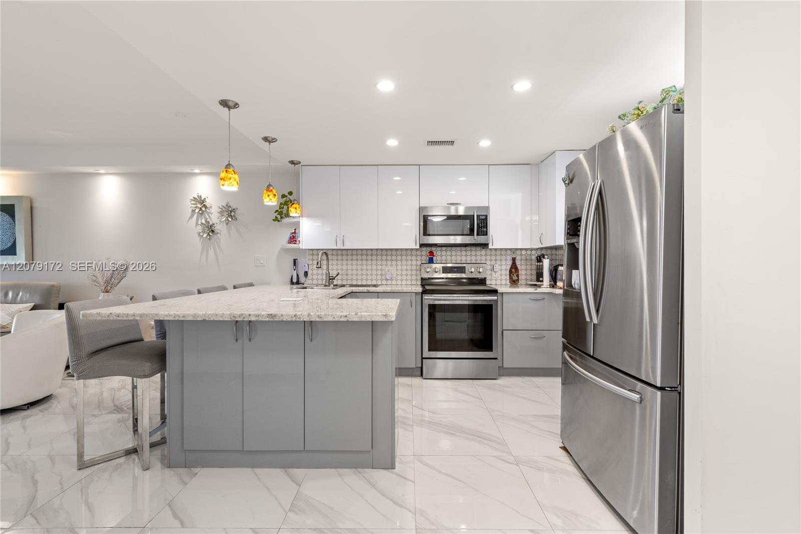 2855 Leonard Dr # H605 — Photo 2