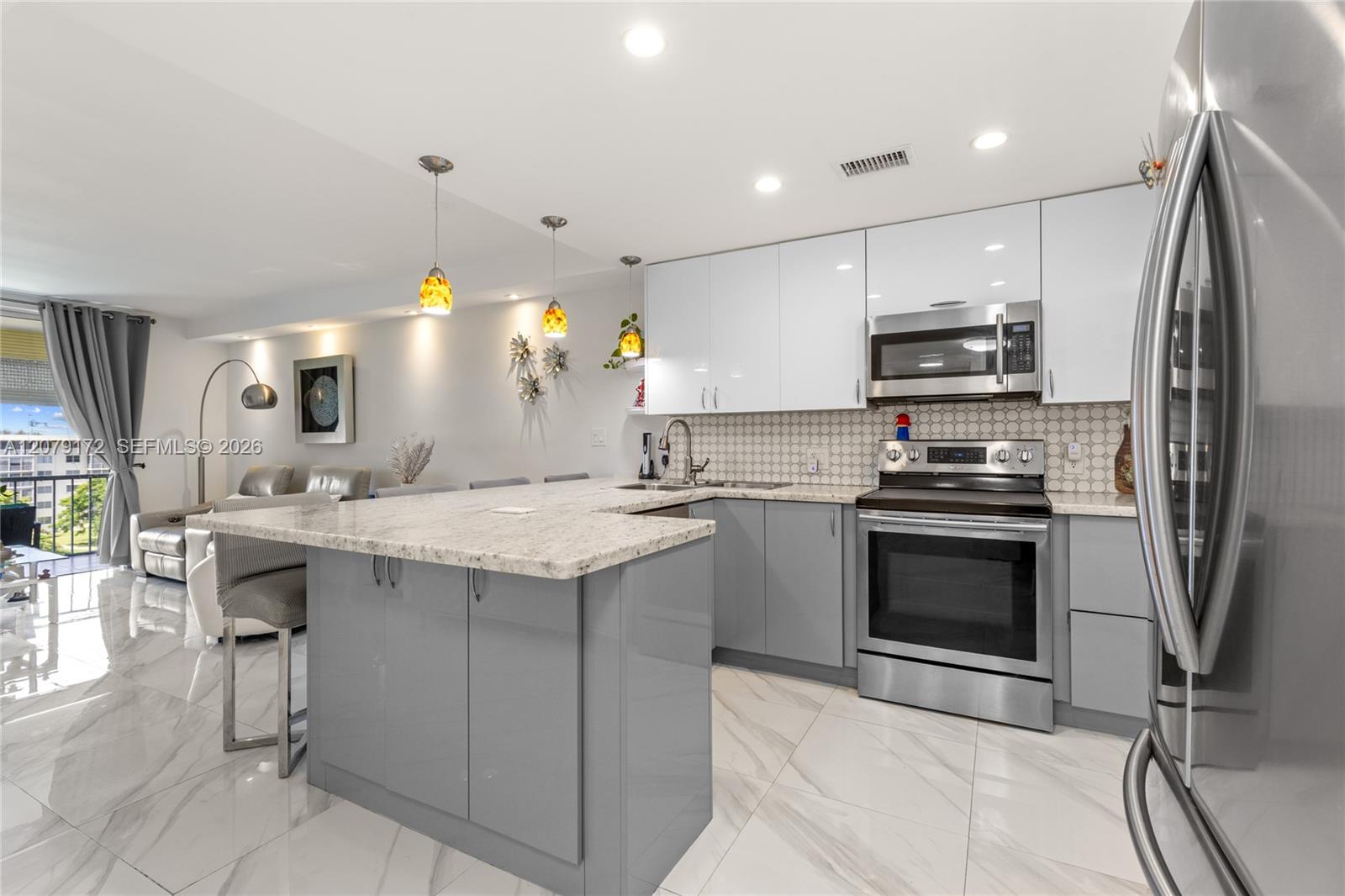 2855 Leonard Dr # H605 — Photo 3