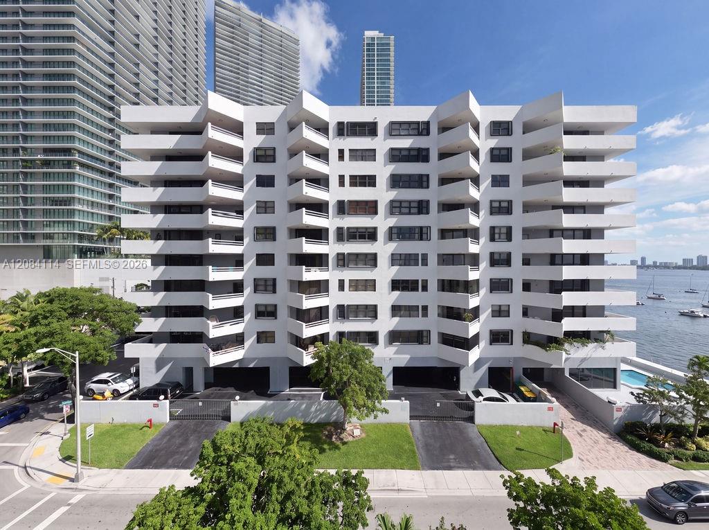555 NE 30th St # 802, Miami FL 33137