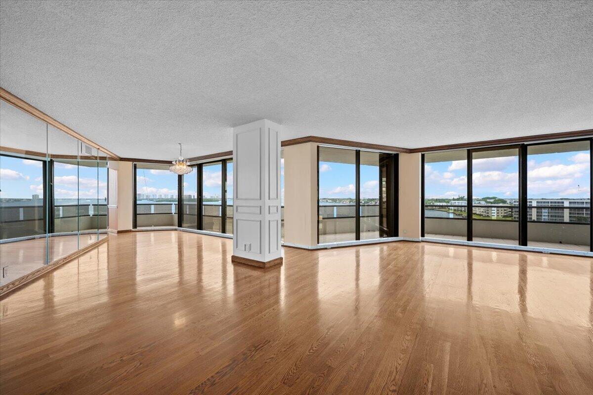 100 Lakeshore Drive # 558 — Photo 2