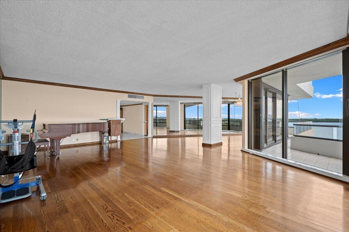 100 Lakeshore Drive # 558 — Photo 3