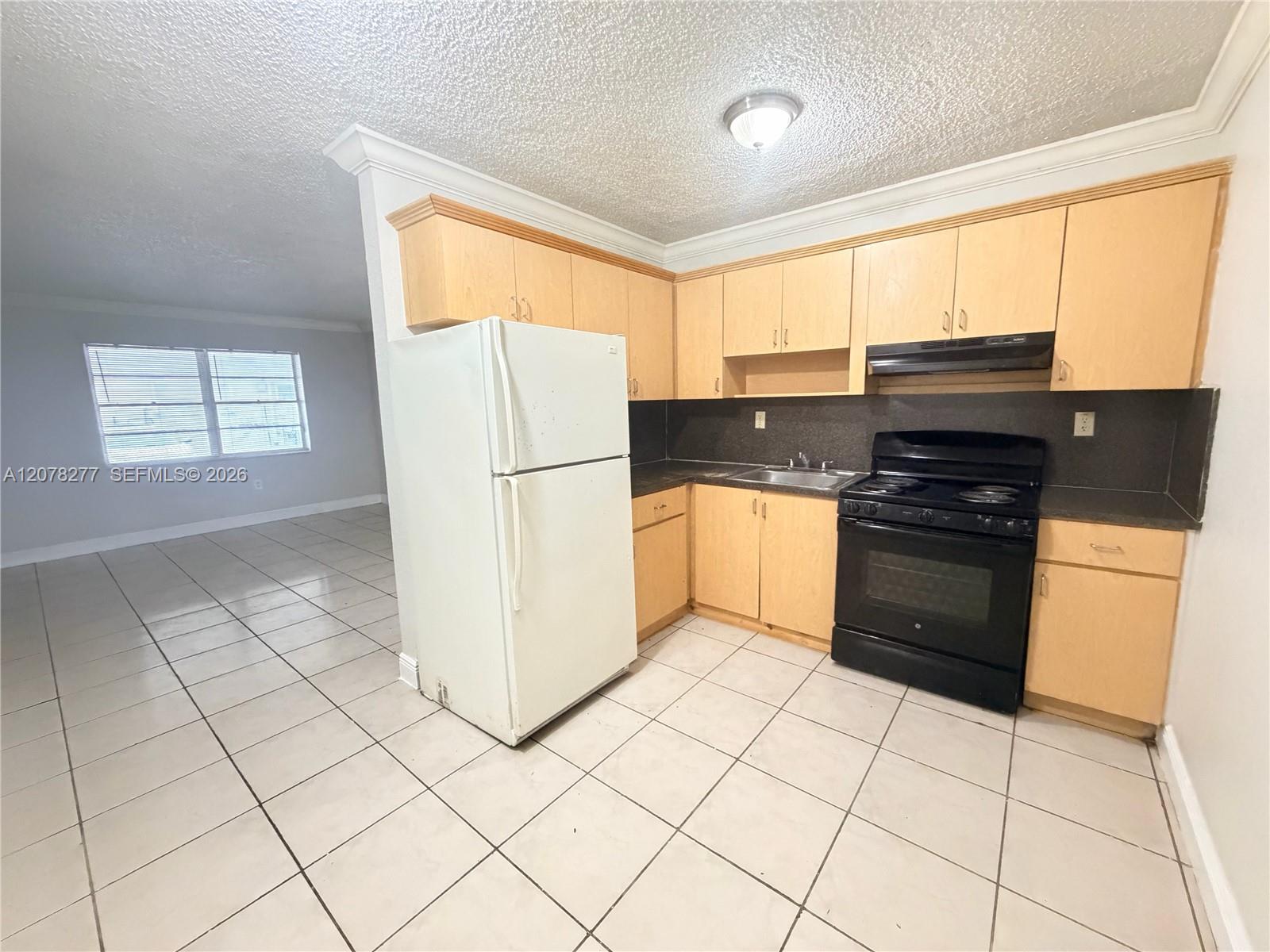 16118 NE 21st Ave # 4 — Photo 3