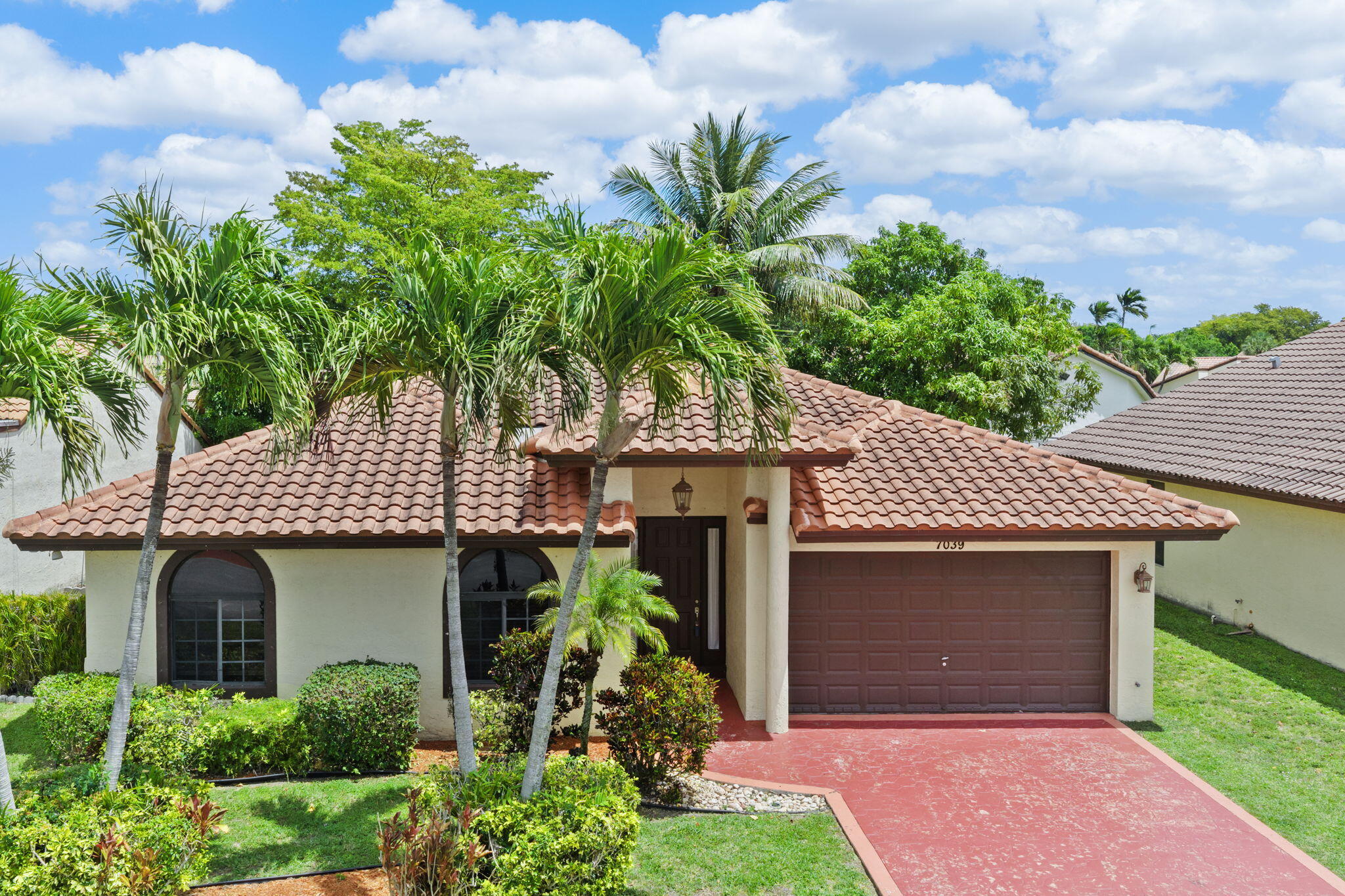7039 Golf Pointe Circle — Photo 3