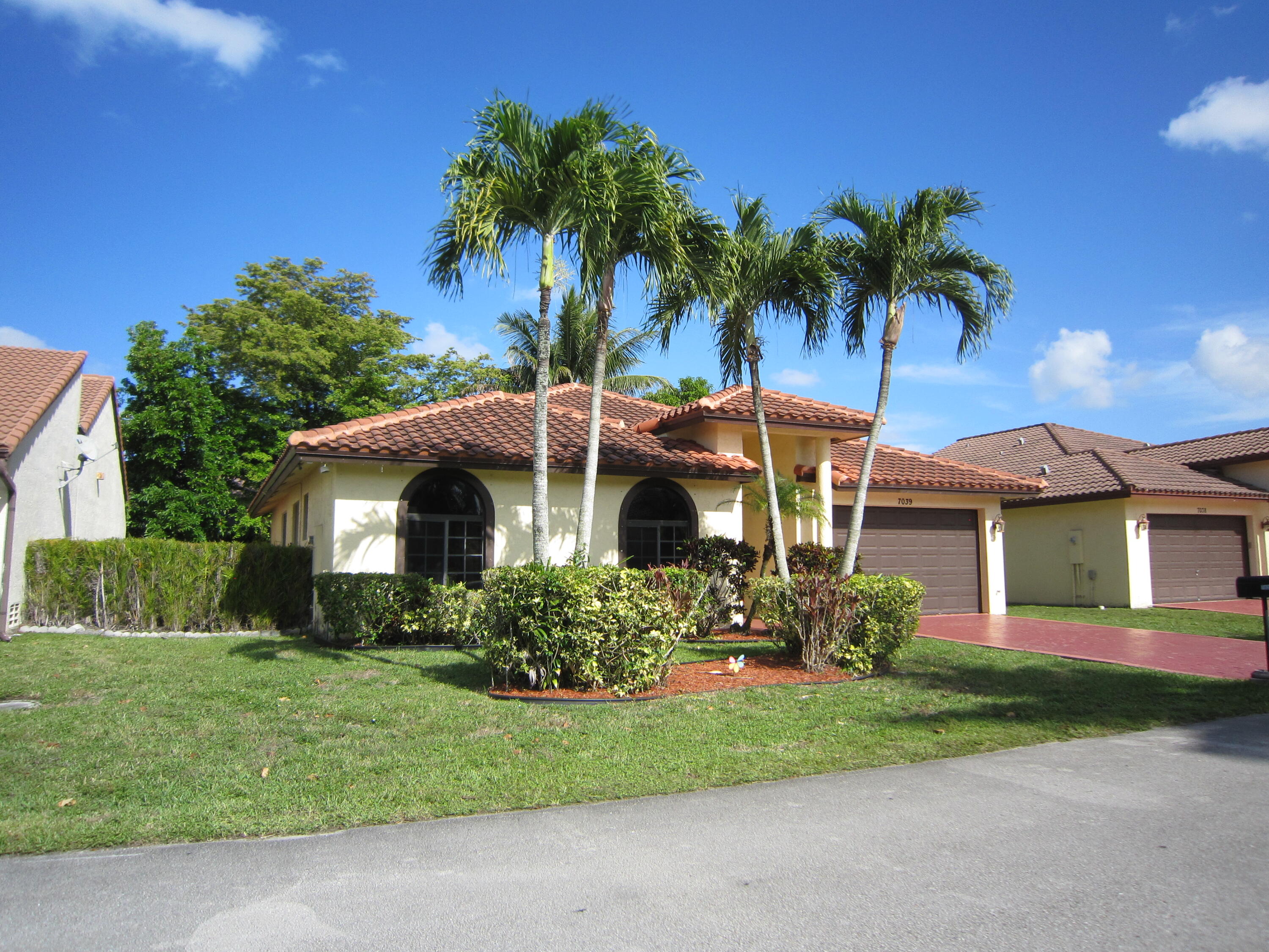 7039 Golf Pointe Circle — Photo 4