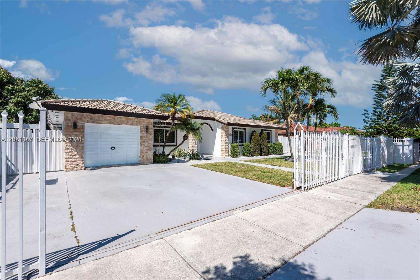 12485 SW 220th St, Miami FL 33170