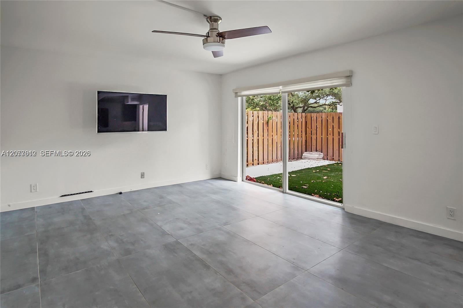 2161 Orange Grove Dr # 9 — Photo 2