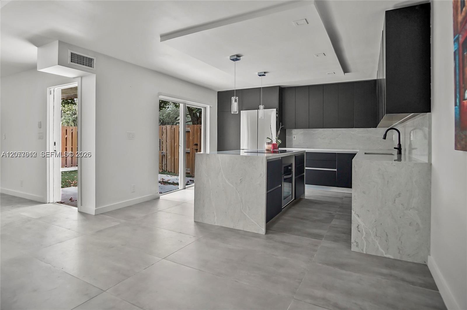 2161 Orange Grove Dr # 9 — Photo 3