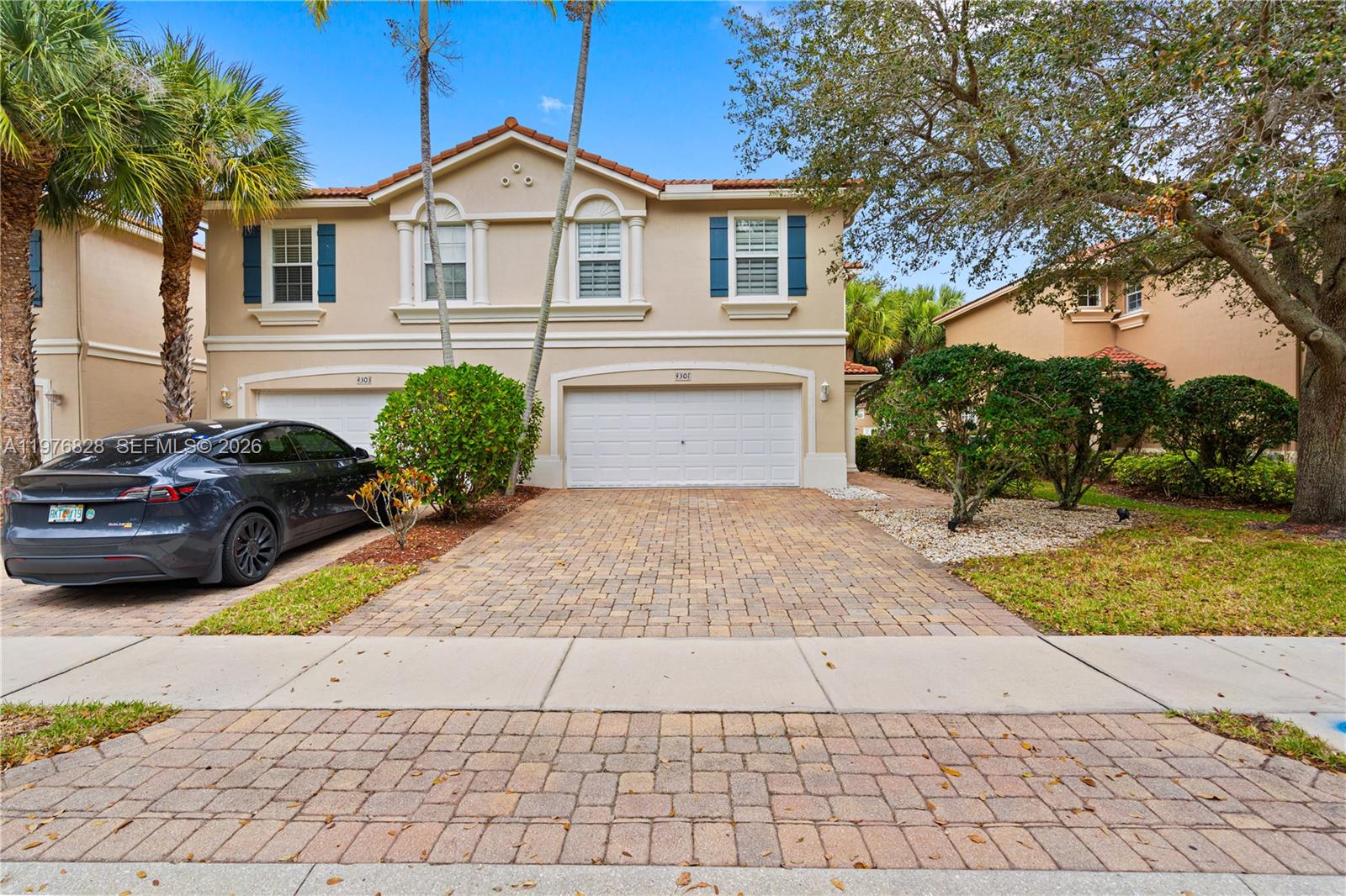 4301 Macarthur Palm Trl — Photo 2