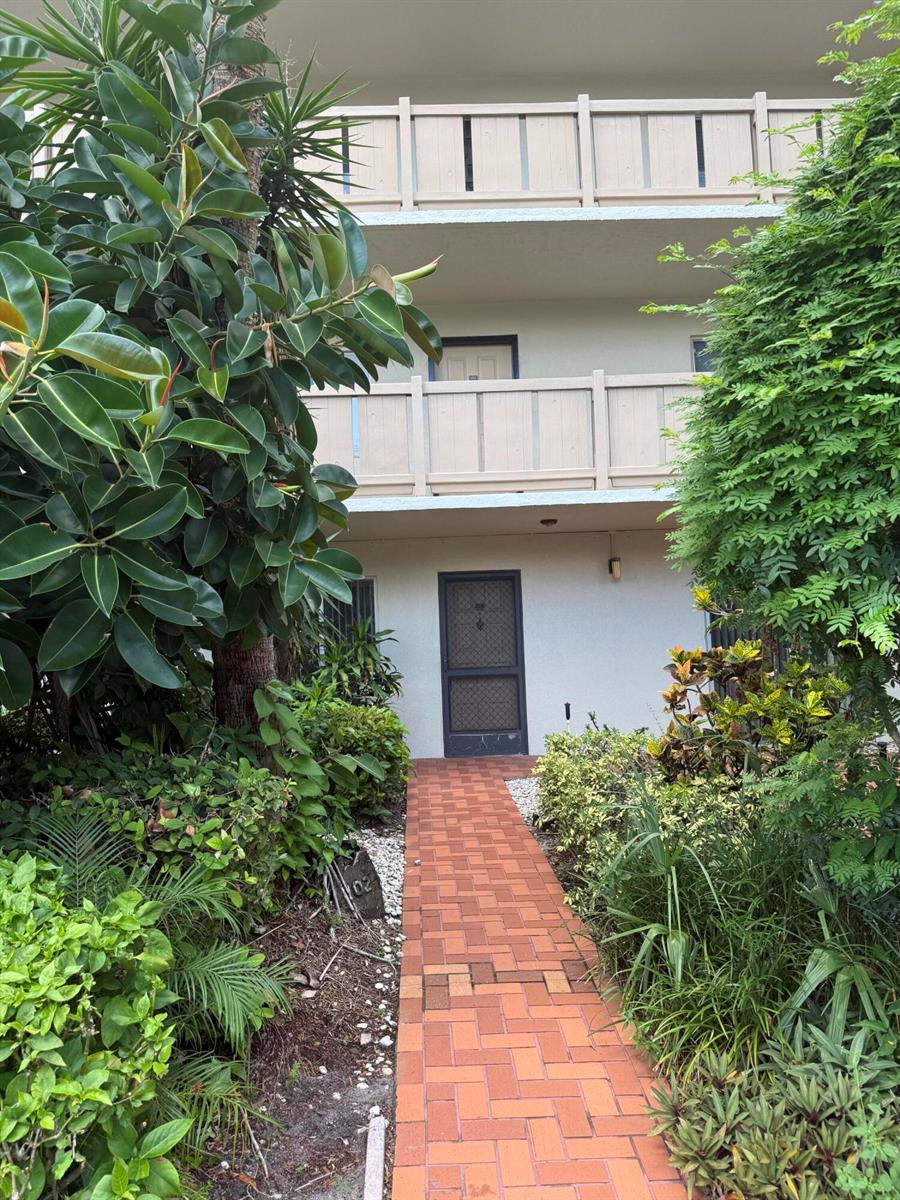 6585 KENSINGTON Lane # 102, Delray Beach FL 33446